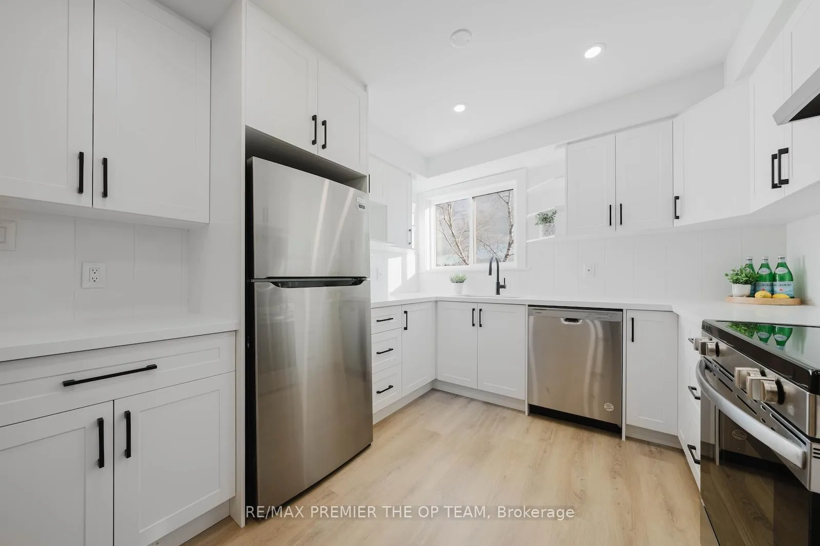 Photo 13 of 22 Henderson Drive, Aurora, Aurora Highlands — HOMEH