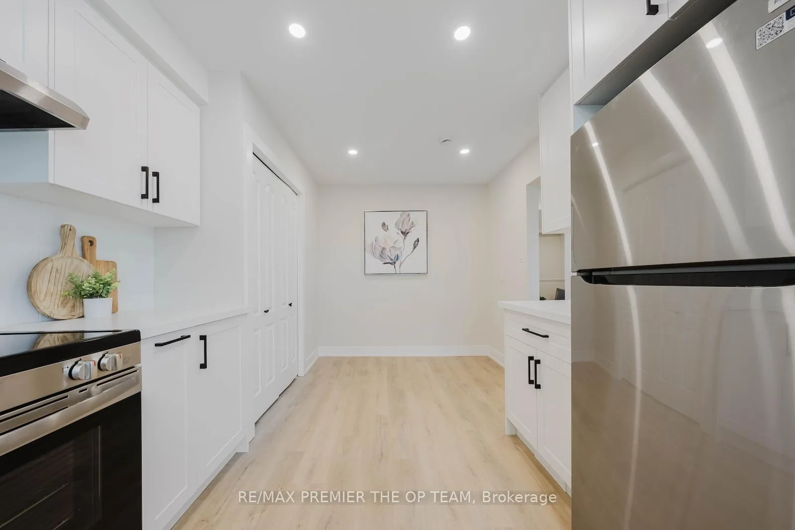 Photo 14 of 22 Henderson Drive, Aurora, Aurora Highlands — HOMEH