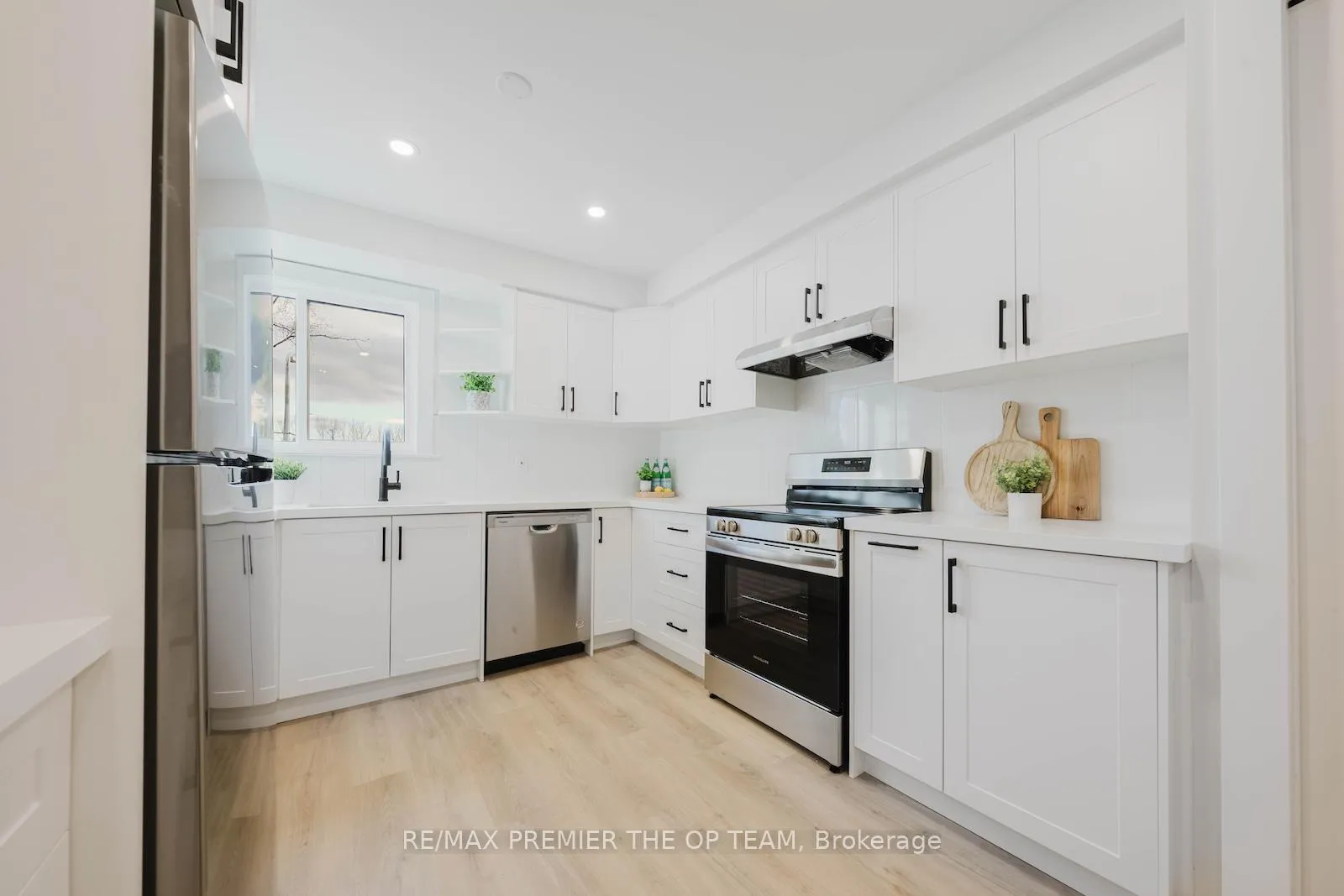 Photo 15 of 22 Henderson Drive, Aurora, Aurora Highlands — HOMEH