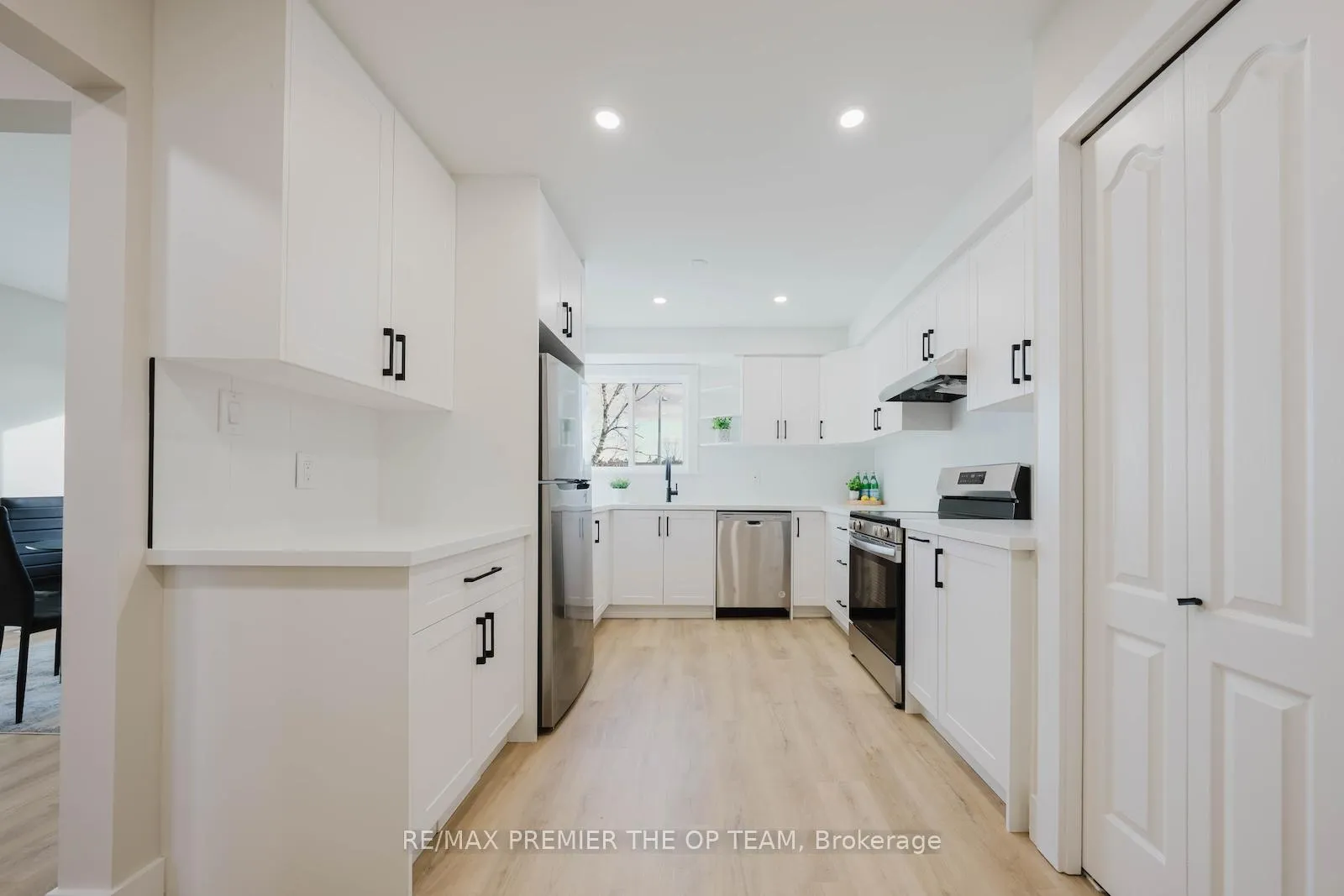 Photo 16 of 22 Henderson Drive, Aurora, Aurora Highlands — HOMEH
