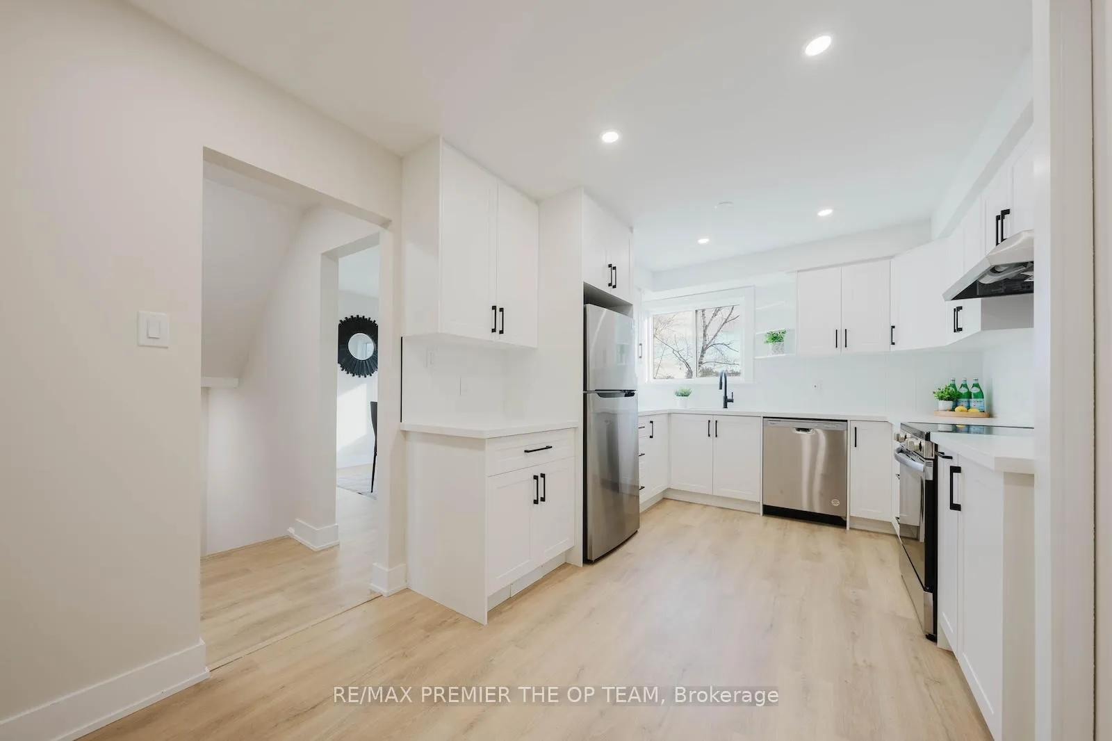 Photo 17 of 22 Henderson Drive, Aurora, Aurora Highlands — HOMEH