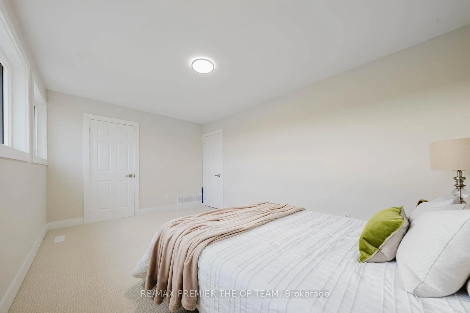 Photo 20 of 22 Henderson Drive, Aurora, Aurora Highlands — HOMEH