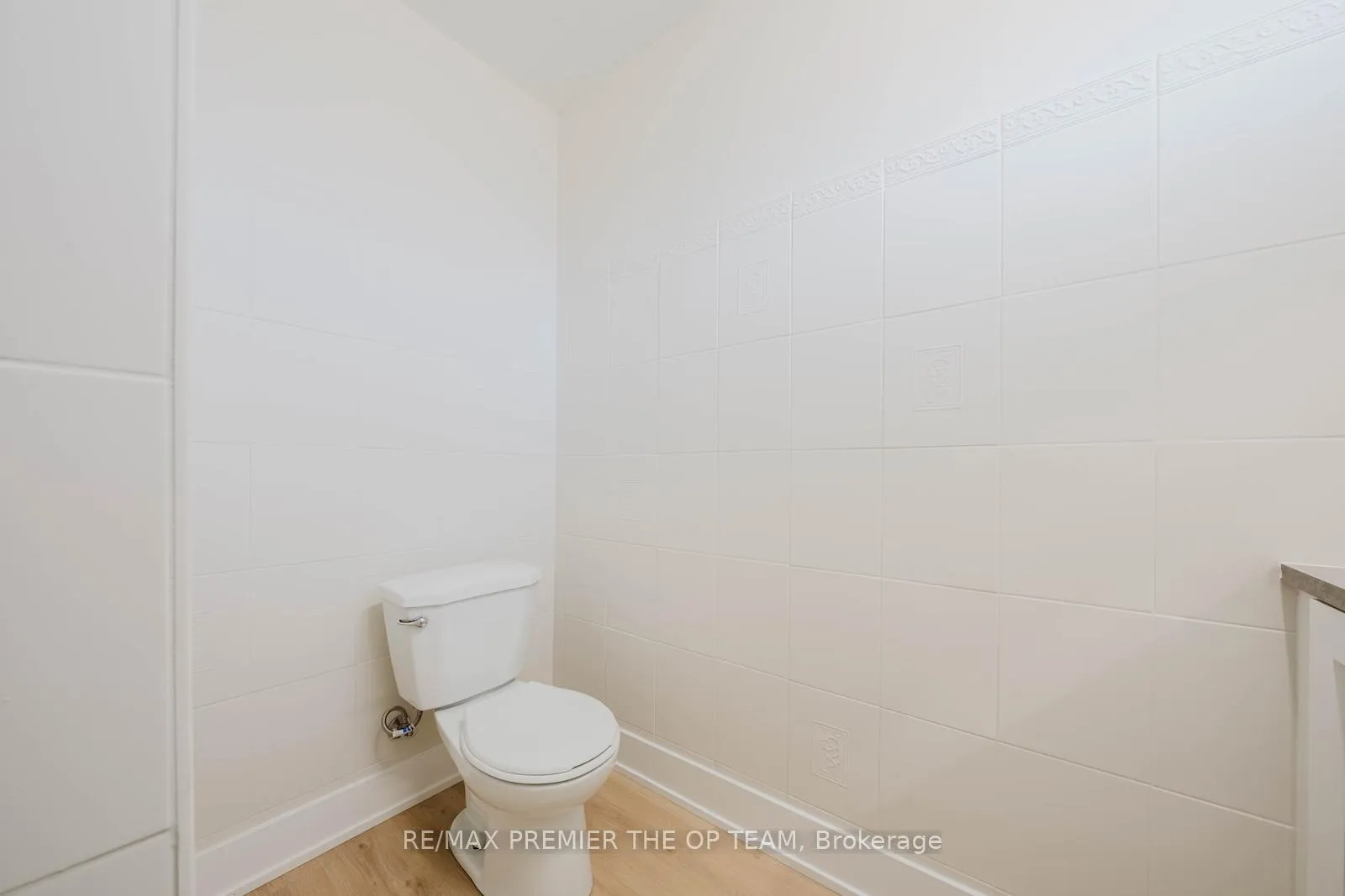 Photo 38 of 22 Henderson Drive, Aurora, Aurora Highlands — HOMEH