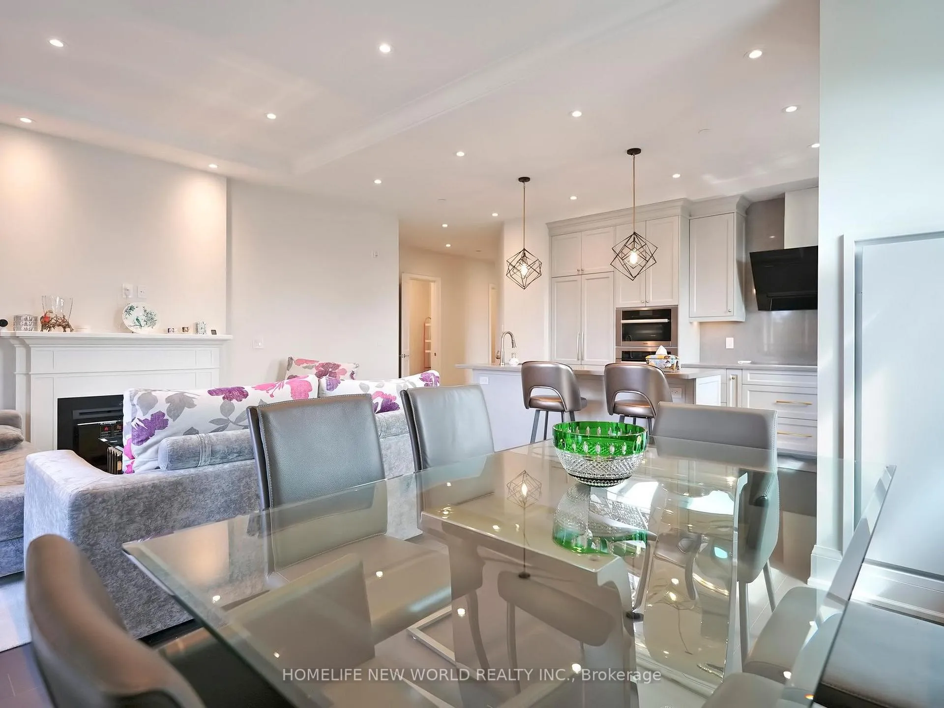 Photo 7 of Unit 401, 208 Main St. Unionville, Markham, Unionville — HOMEH