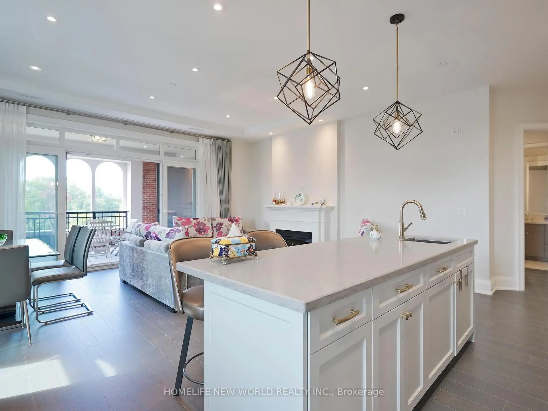 Photo 9 of Unit 401, 208 Main St. Unionville, Markham, Unionville — HOMEH