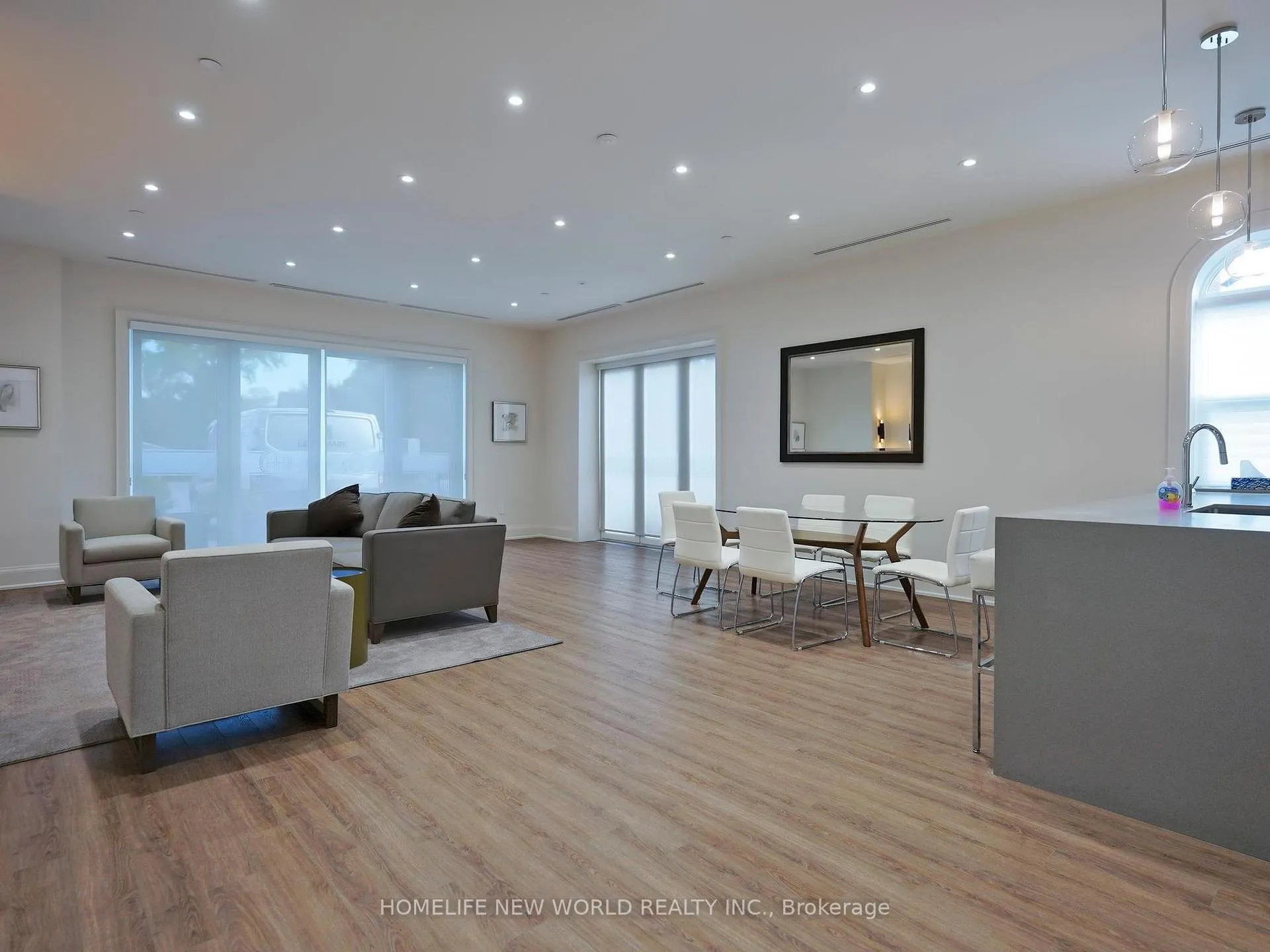 Photo 29 of Unit 401, 208 Main St. Unionville, Markham, Unionville — HOMEH