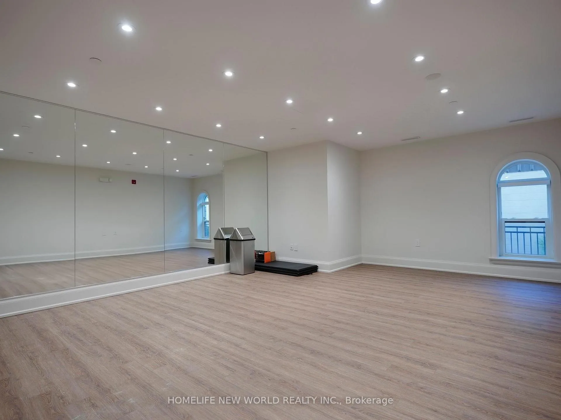 Photo 31 of Unit 401, 208 Main St. Unionville, Markham, Unionville — HOMEH