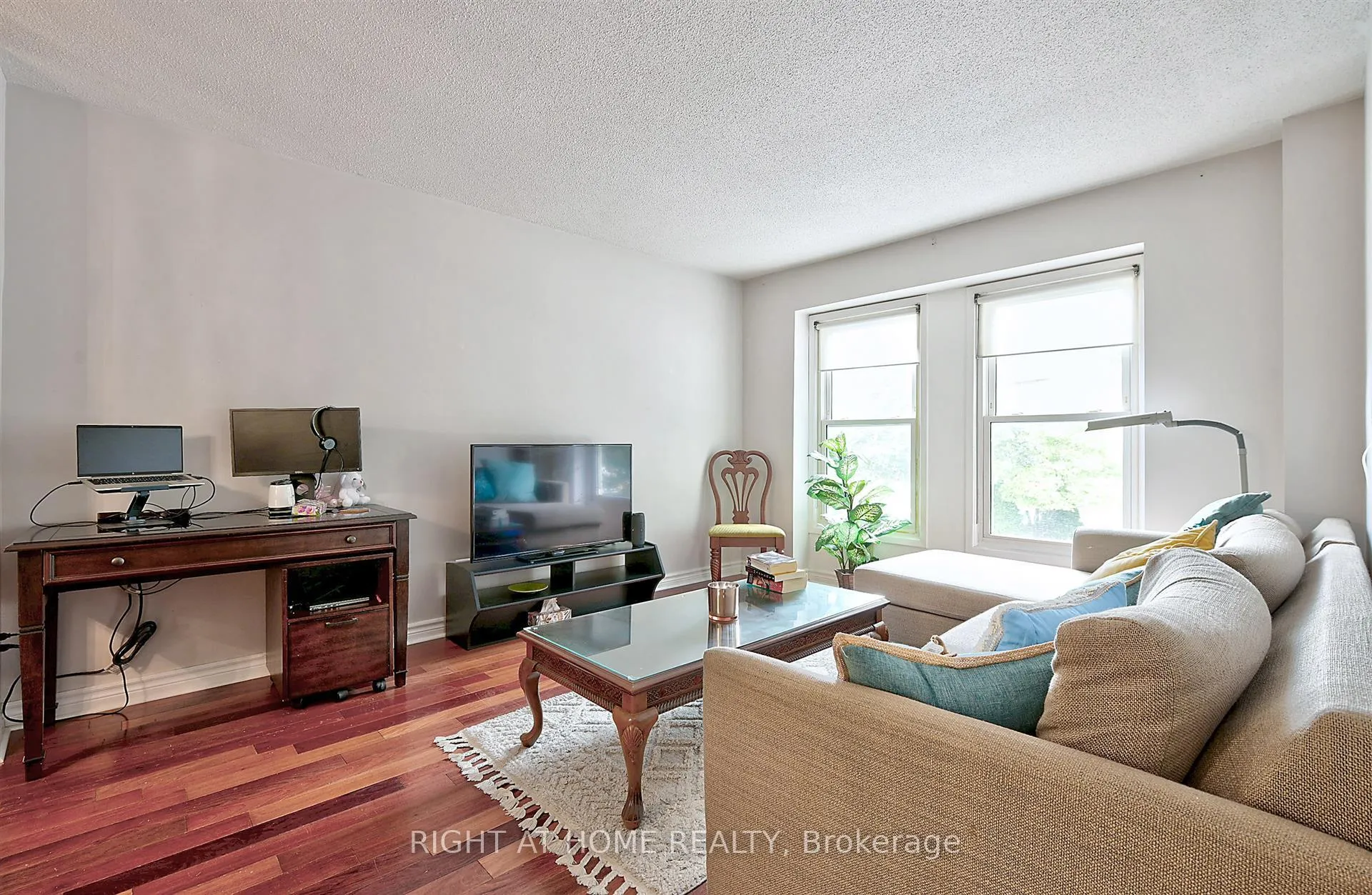 Photo 3 of Unit 10, 5878 Montevideo Road, Mississauga, Meadowvale — HOMEH