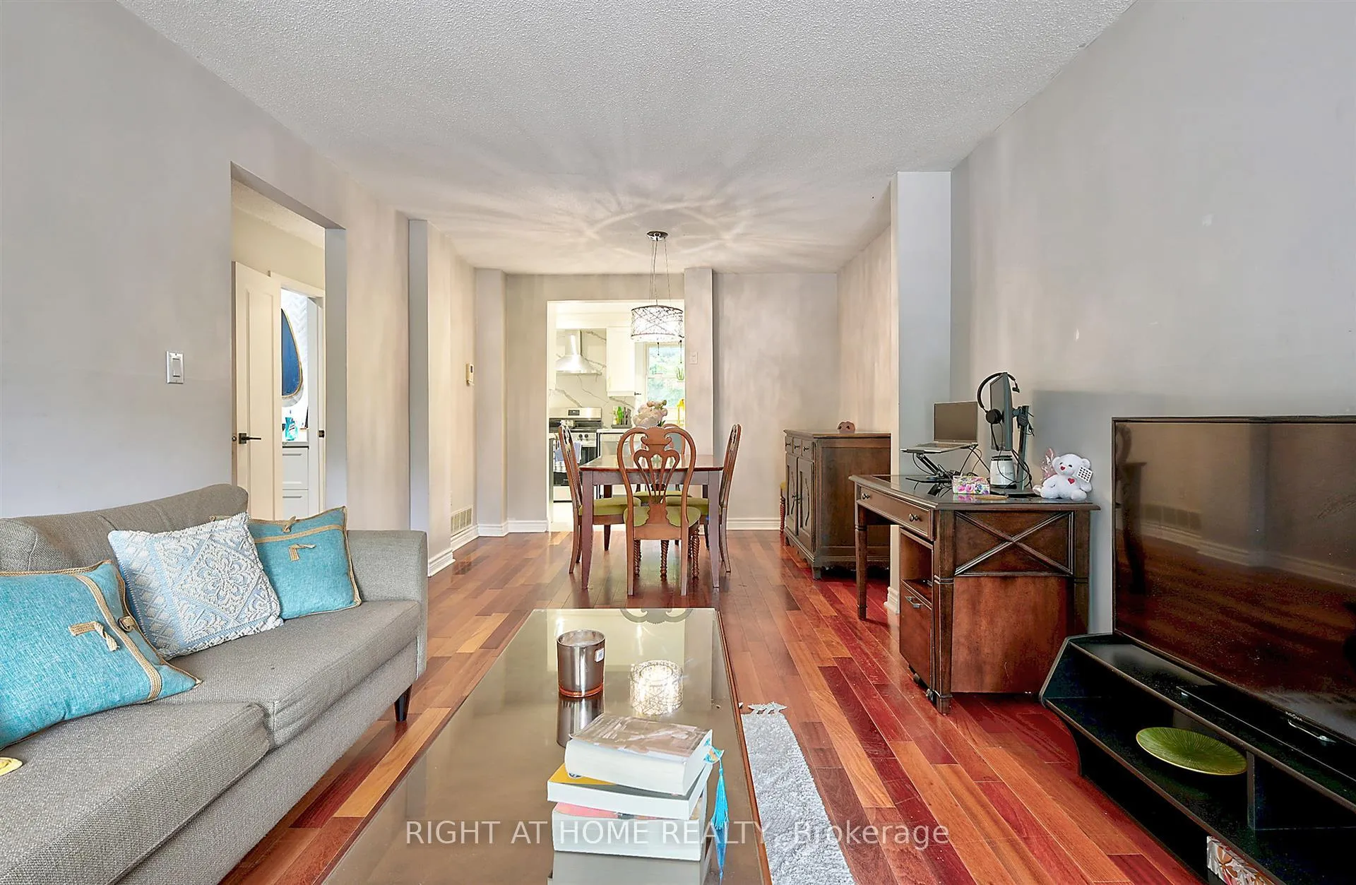 Photo 5 of Unit 10, 5878 Montevideo Road, Mississauga, Meadowvale — HOMEH