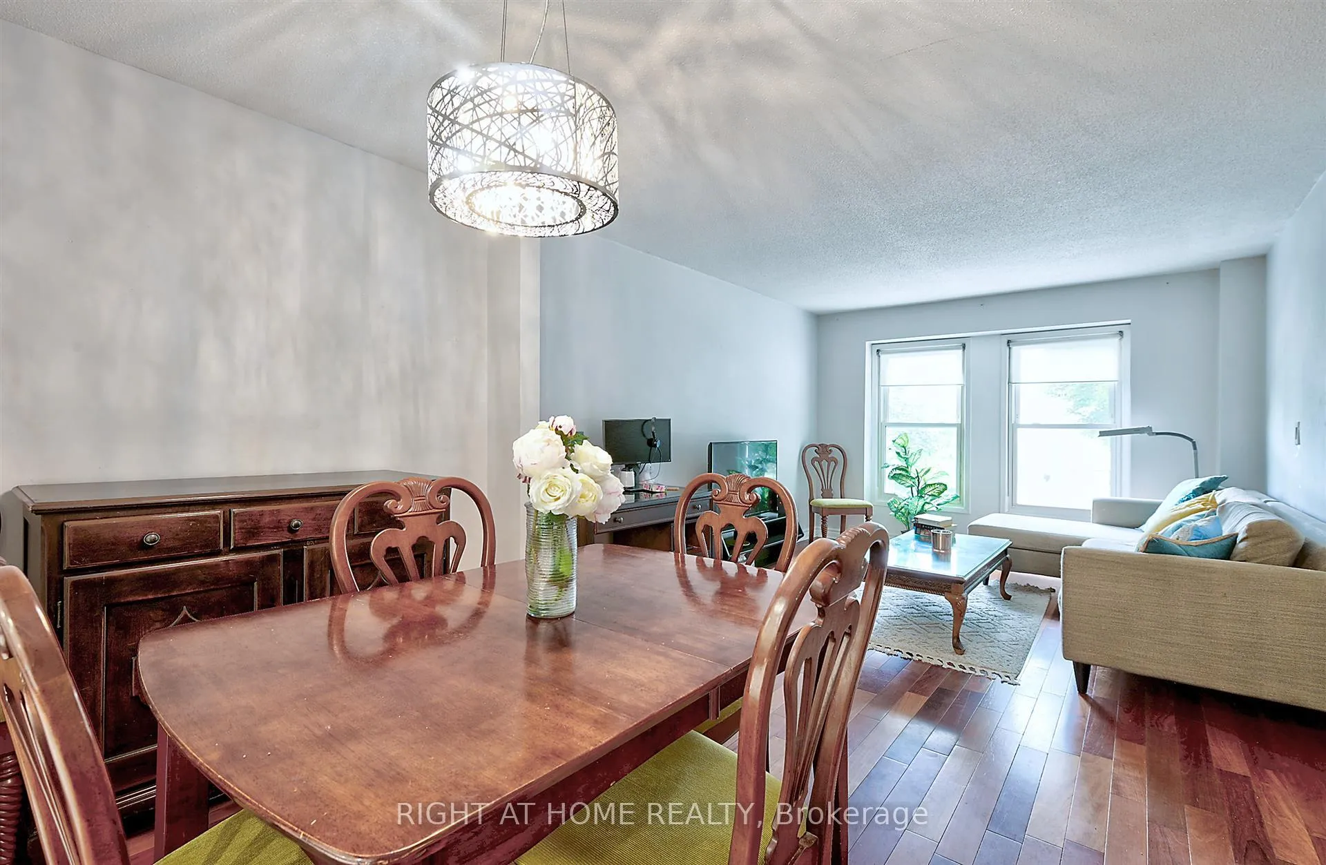 Photo 6 of Unit 10, 5878 Montevideo Road, Mississauga, Meadowvale — HOMEH