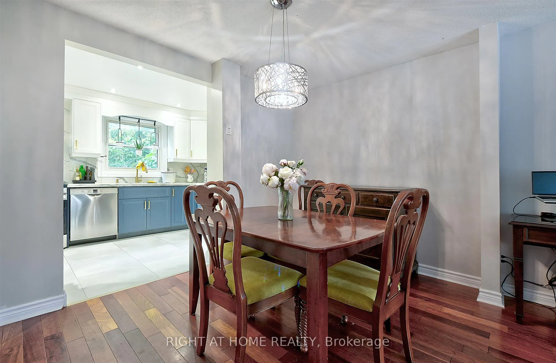 Photo 7 of Unit 10, 5878 Montevideo Road, Mississauga, Meadowvale — HOMEH