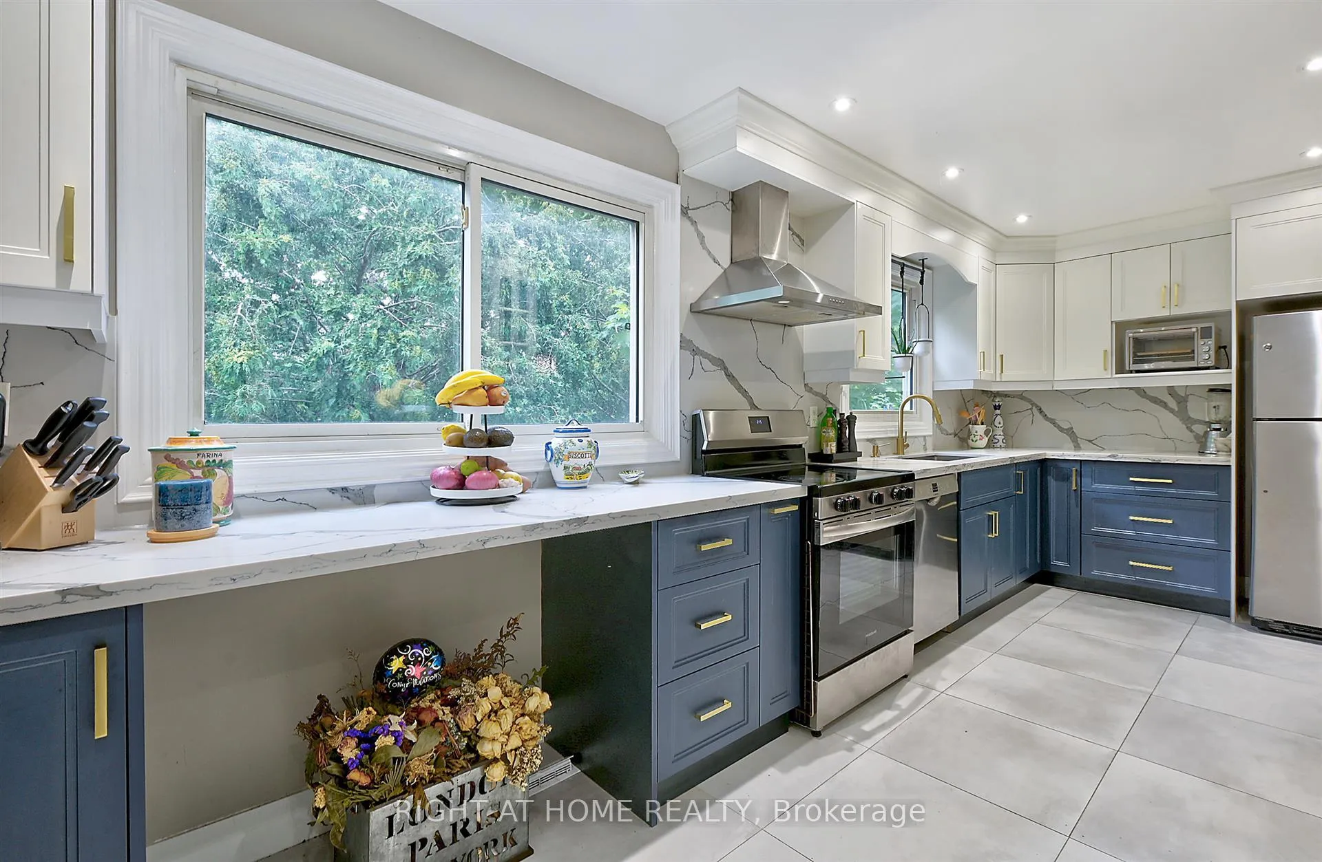 Photo 9 of Unit 10, 5878 Montevideo Road, Mississauga, Meadowvale — HOMEH
