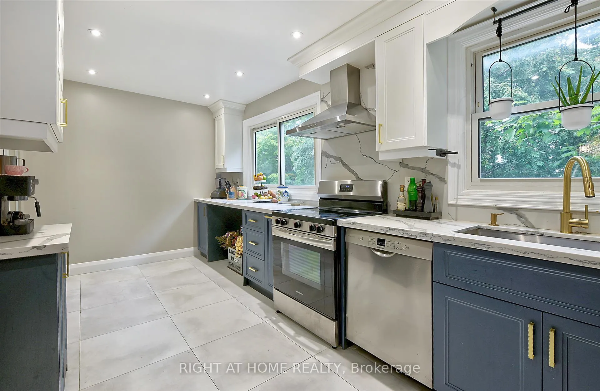 Photo 10 of Unit 10, 5878 Montevideo Road, Mississauga, Meadowvale — HOMEH
