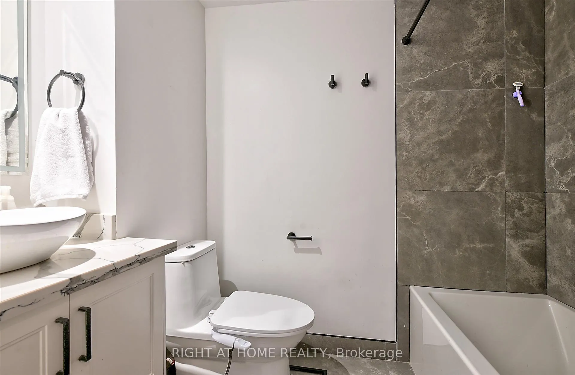 Photo 19 of Unit 10, 5878 Montevideo Road, Mississauga, Meadowvale — HOMEH
