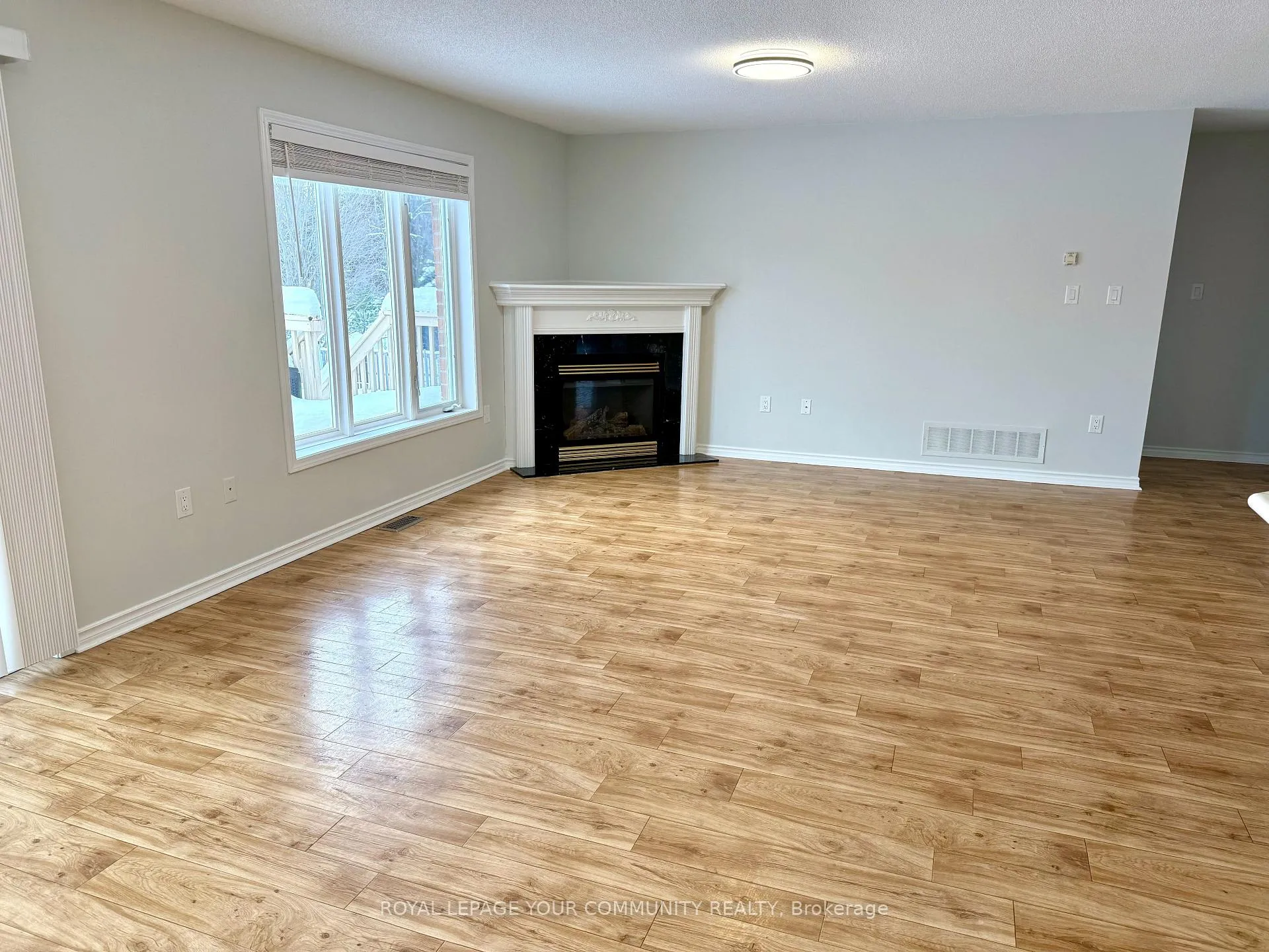 Photo 5 of Unit Main Floor, 24 Sun King Crescent, Barrie, Innis-Shore — HOMEH