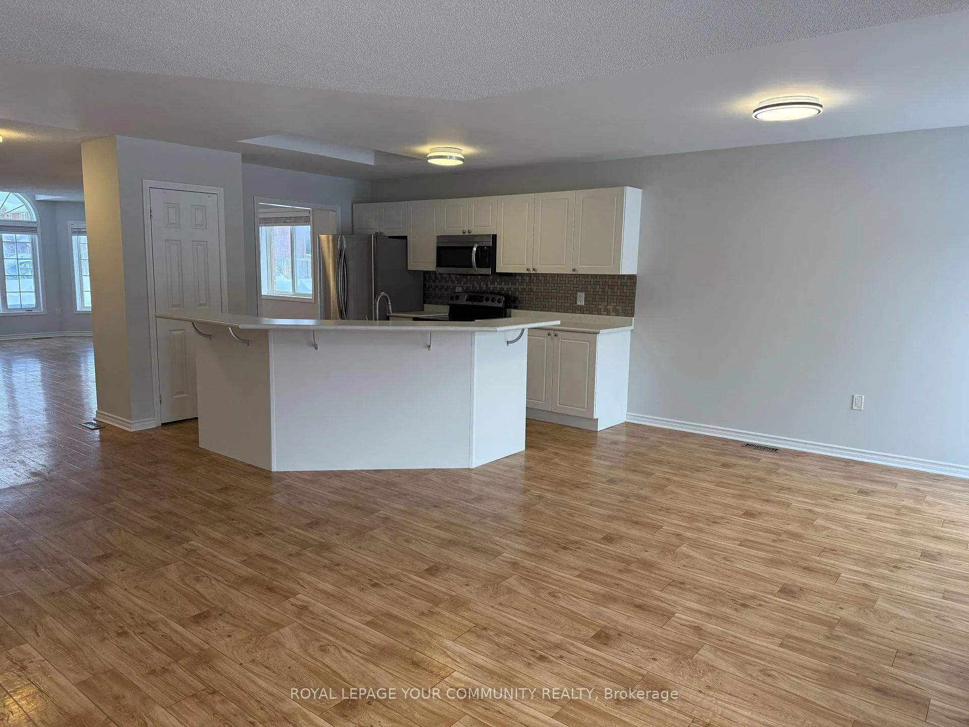 Photo 8 of Unit Main Floor, 24 Sun King Crescent, Barrie, Innis-Shore — HOMEH