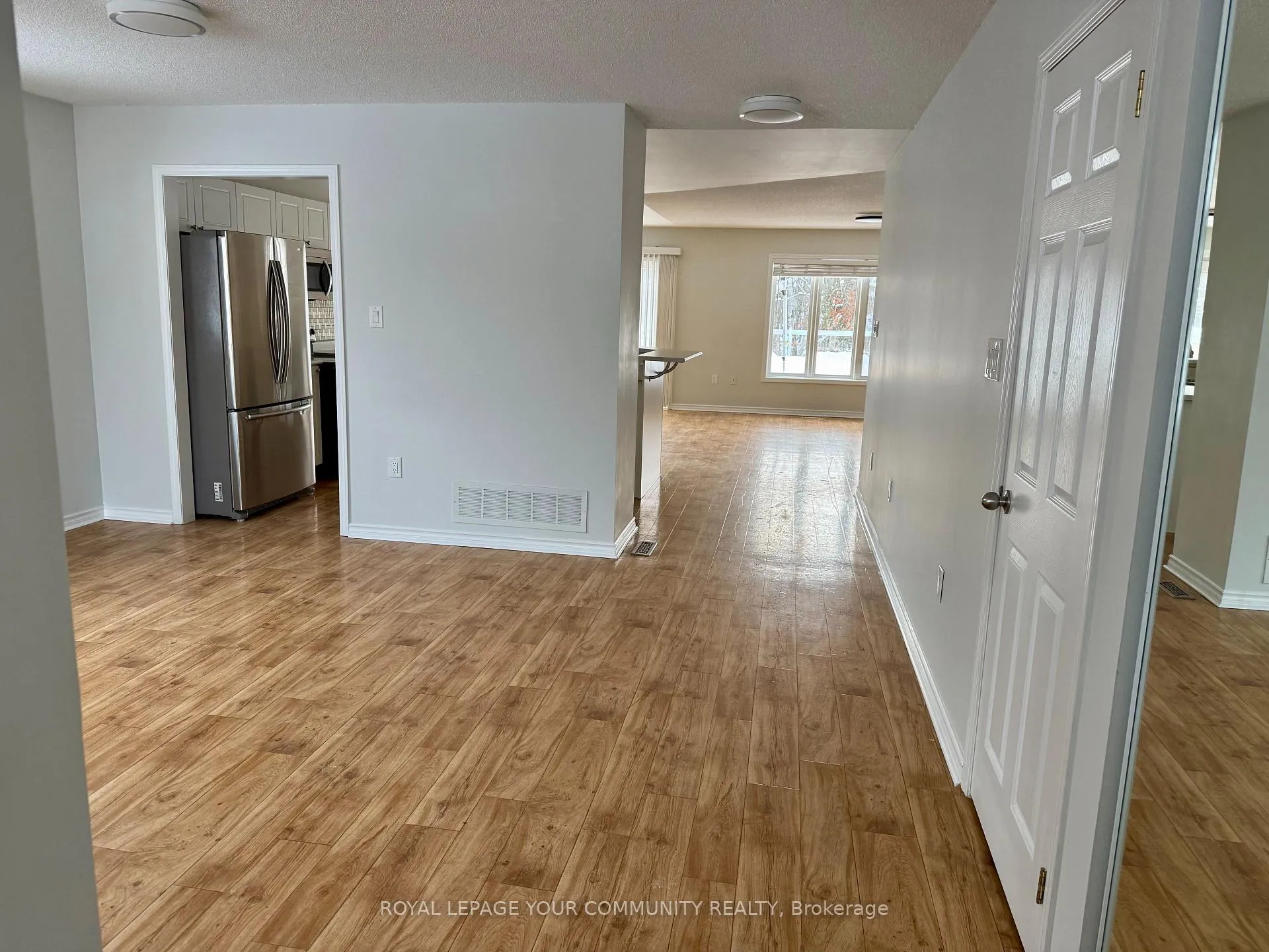 Photo 14 of Unit Main Floor, 24 Sun King Crescent, Barrie, Innis-Shore — HOMEH