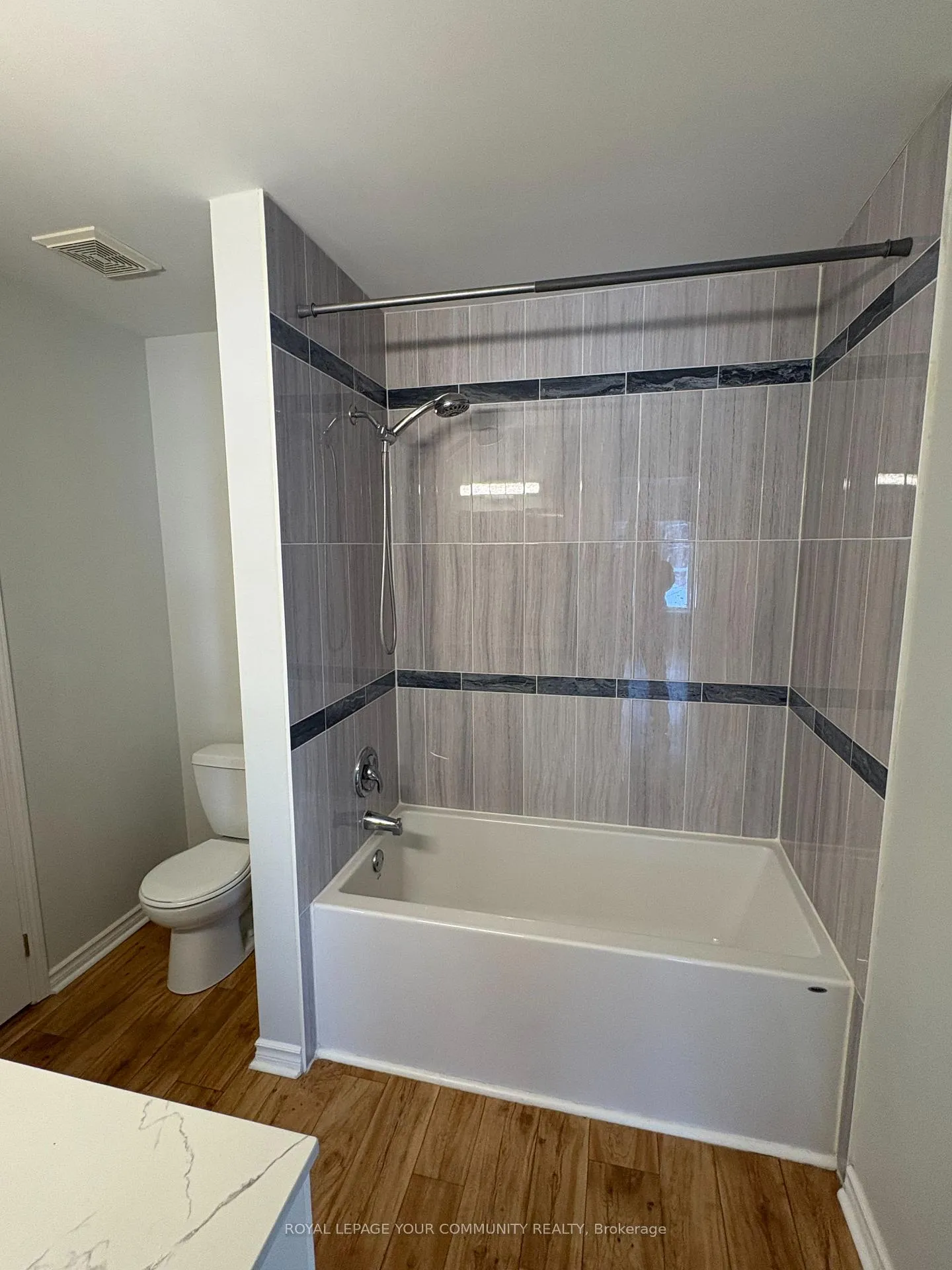 Photo 22 of Unit Main Floor, 24 Sun King Crescent, Barrie, Innis-Shore — HOMEH