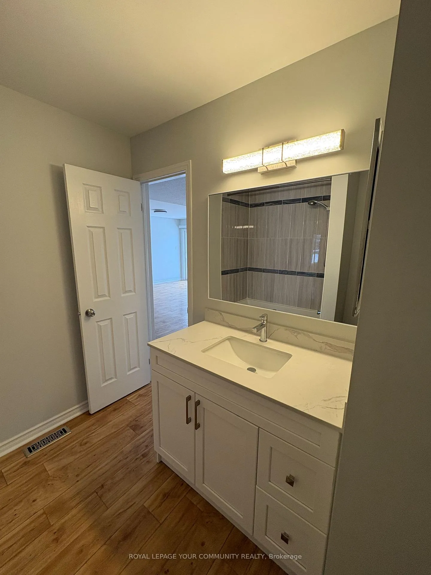 Photo 23 of Unit Main Floor, 24 Sun King Crescent, Barrie, Innis-Shore — HOMEH