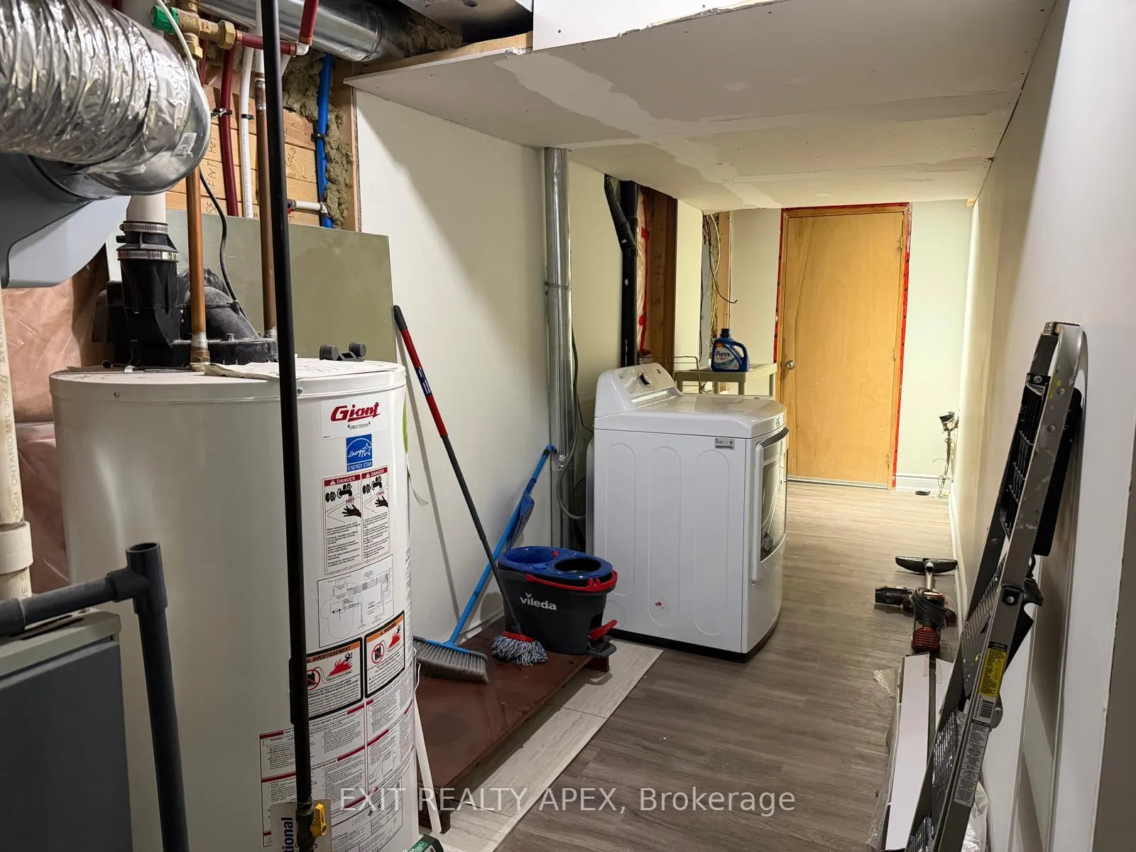 Photo 12 of 78 Fandago (Basement) Drive, Brampton, Credit Valley — HOMEH