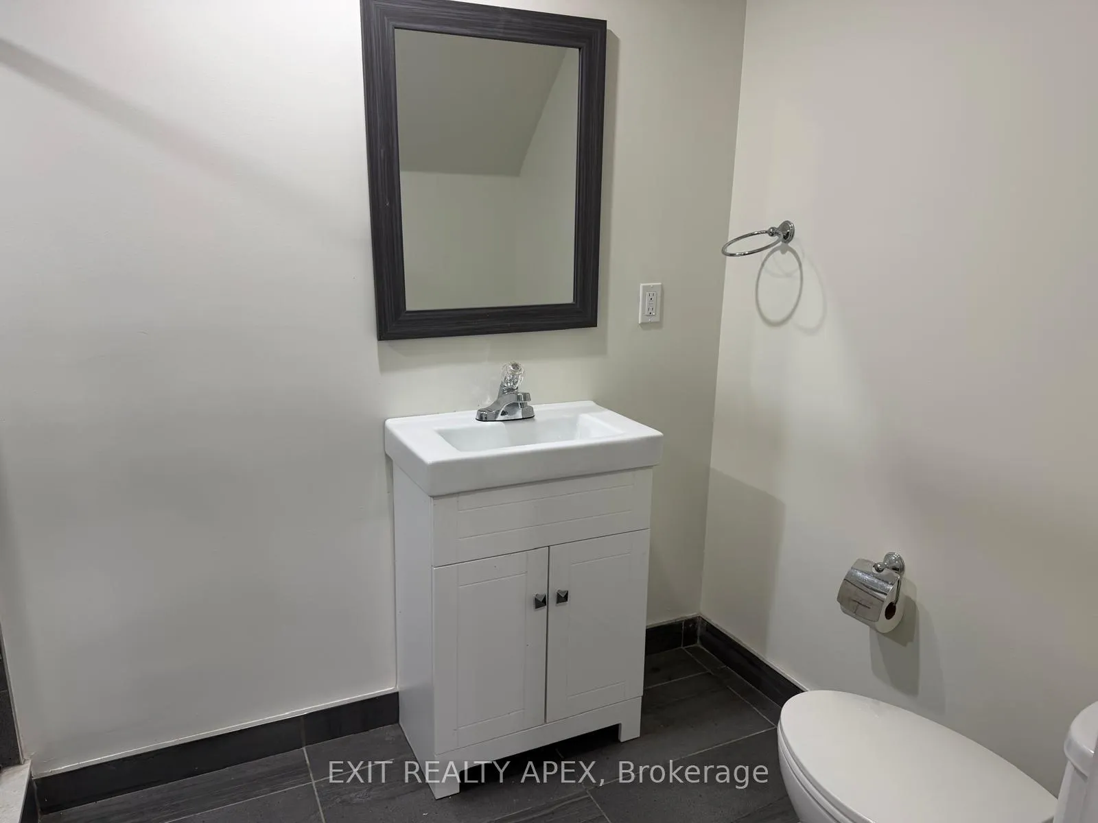 Photo 15 of 78 Fandago (Basement) Drive, Brampton, Credit Valley — HOMEH