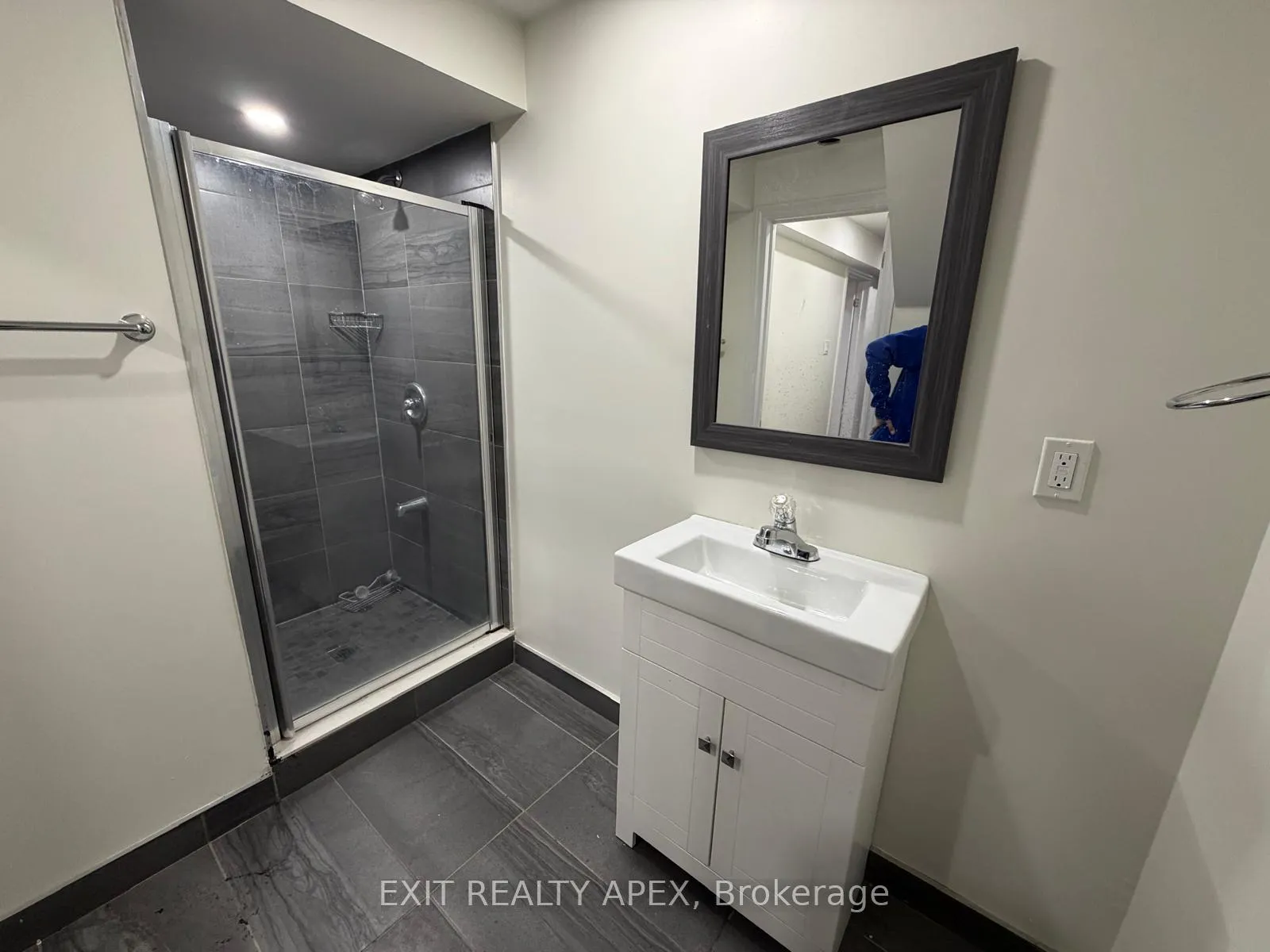 Photo 16 of 78 Fandago (Basement) Drive, Brampton, Credit Valley — HOMEH
