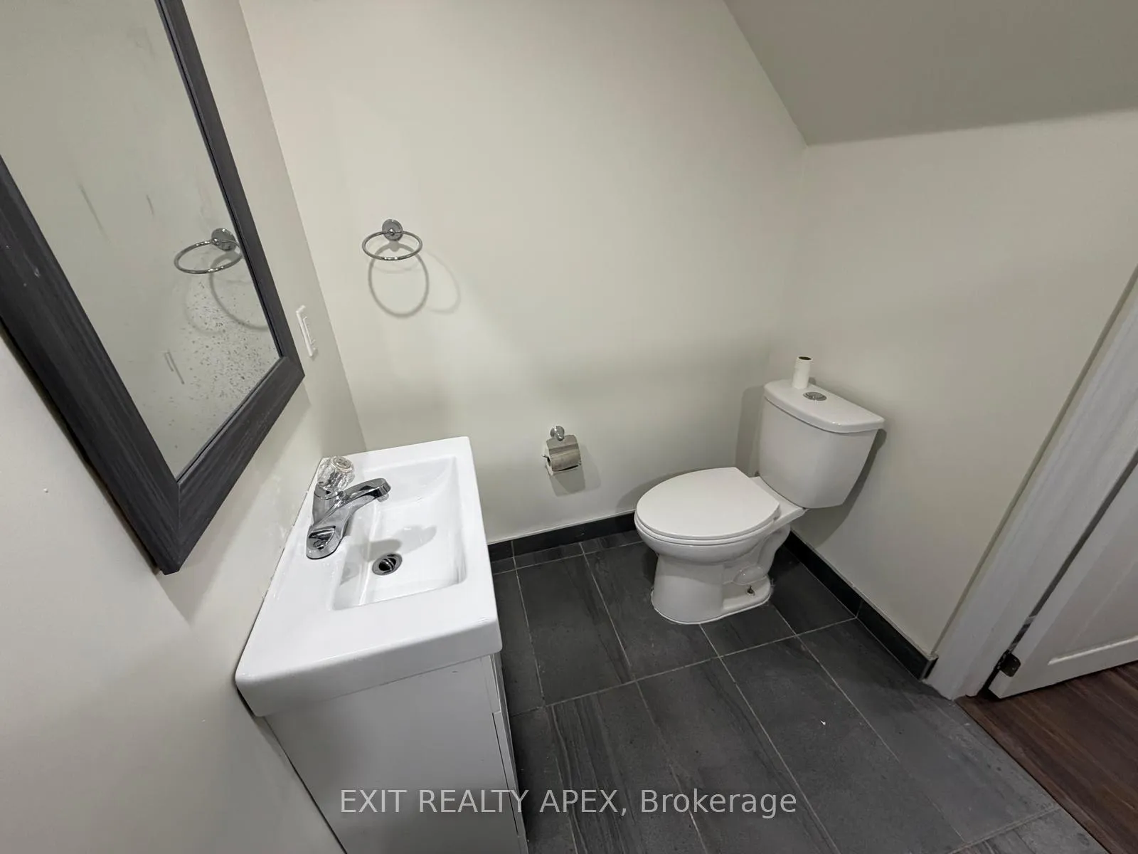Photo 17 of 78 Fandago (Basement) Drive, Brampton, Credit Valley — HOMEH