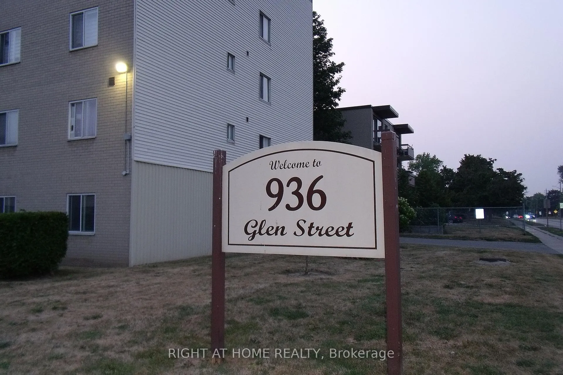 Front of Unit 414, 936 Glen Street