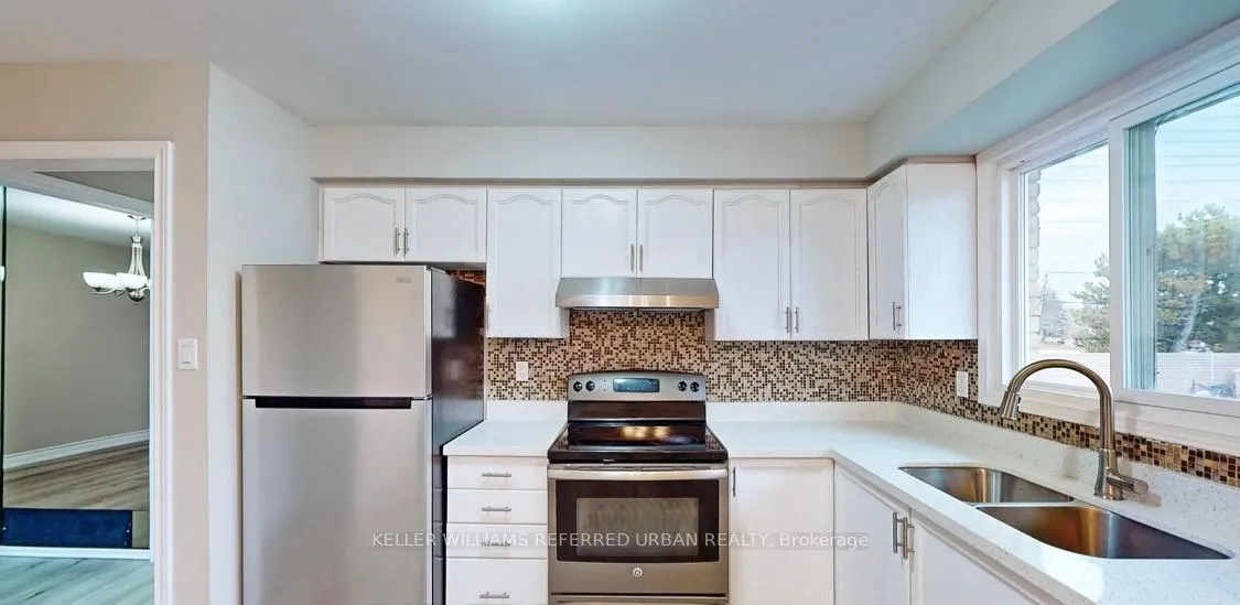 Photo 10 of 133 Manitou Crescent, Brampton, Central Park — HOMEH