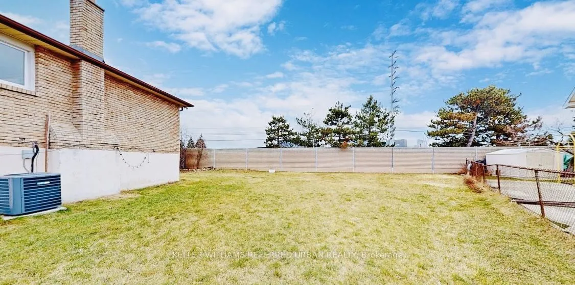 Photo 24 of 133 Manitou Crescent, Brampton, Central Park — HOMEH