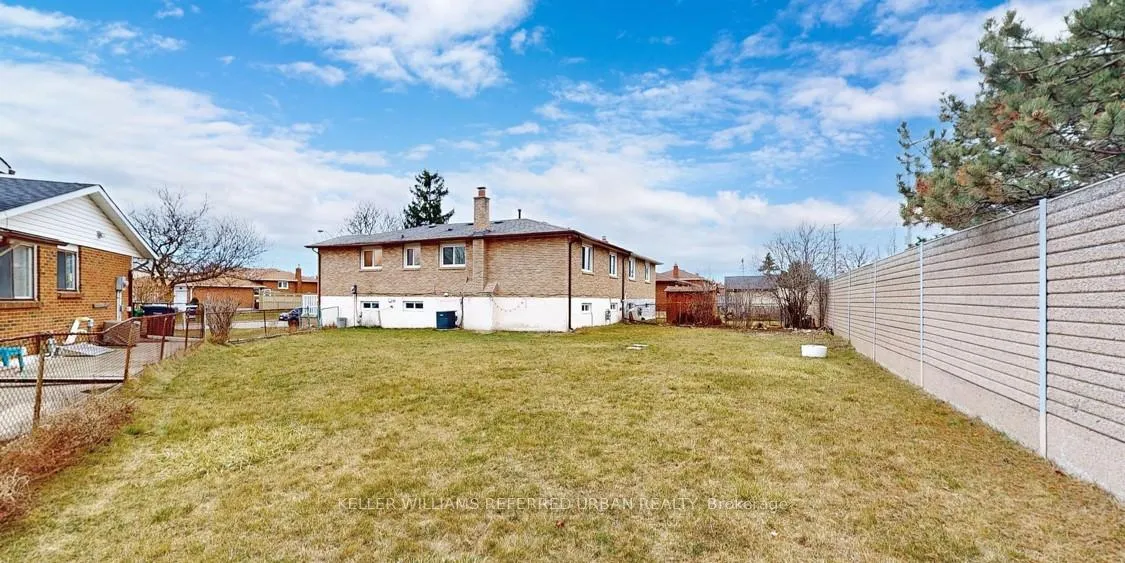 Photo 25 of 133 Manitou Crescent, Brampton, Central Park — HOMEH