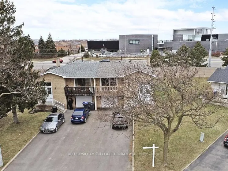 Photo 29 of 133 Manitou Crescent, Brampton, Central Park — HOMEH