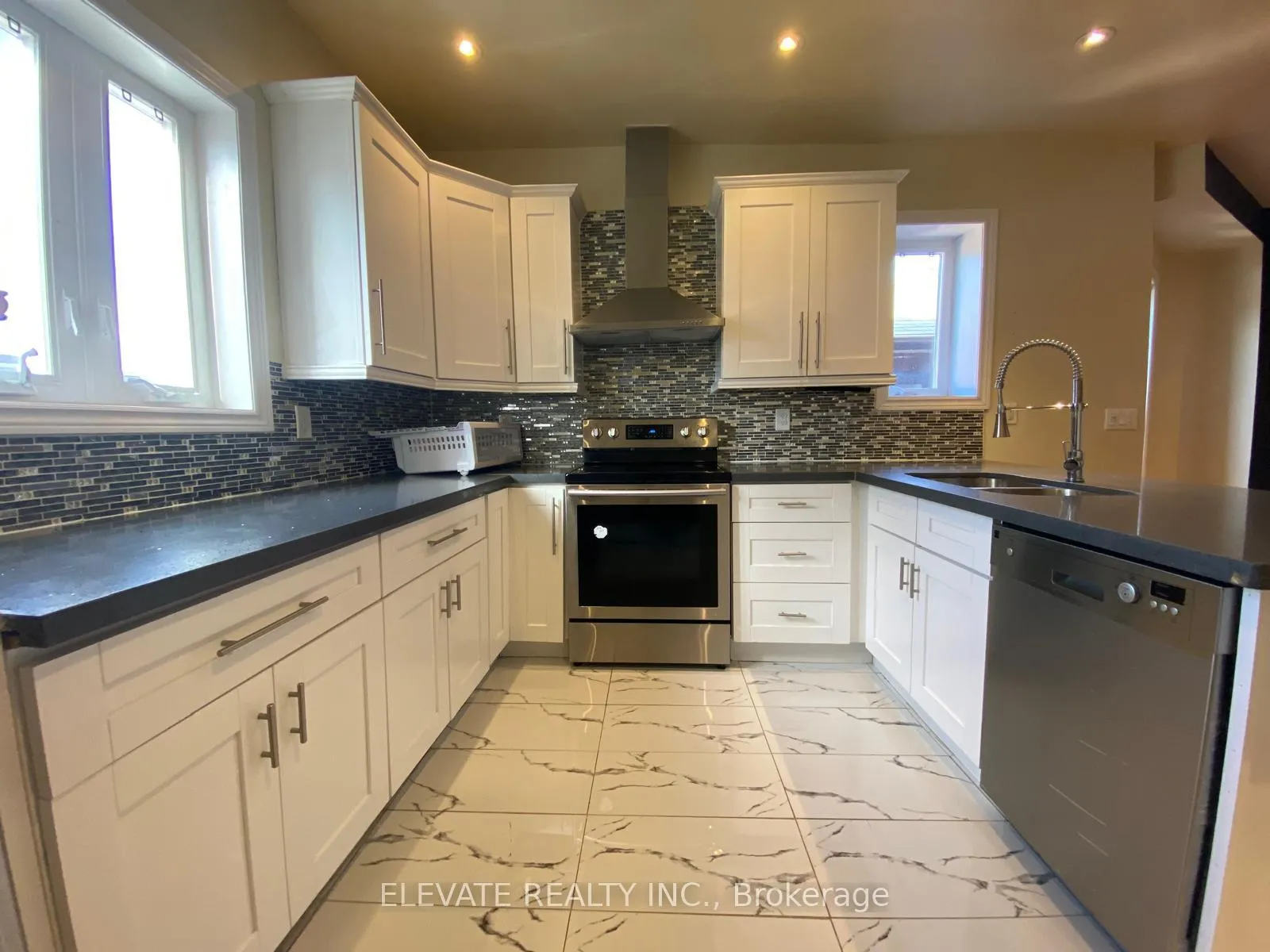 Photo 3 of Unit 2, 446 Crawford Street, Toronto, Palmerston-Little Italy — HOMEH