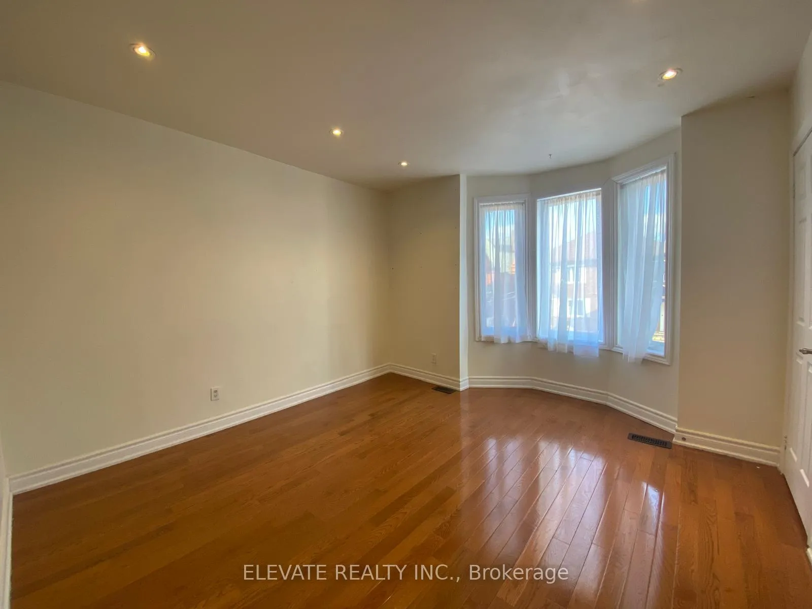 Photo 6 of Unit 2, 446 Crawford Street, Toronto, Palmerston-Little Italy — HOMEH