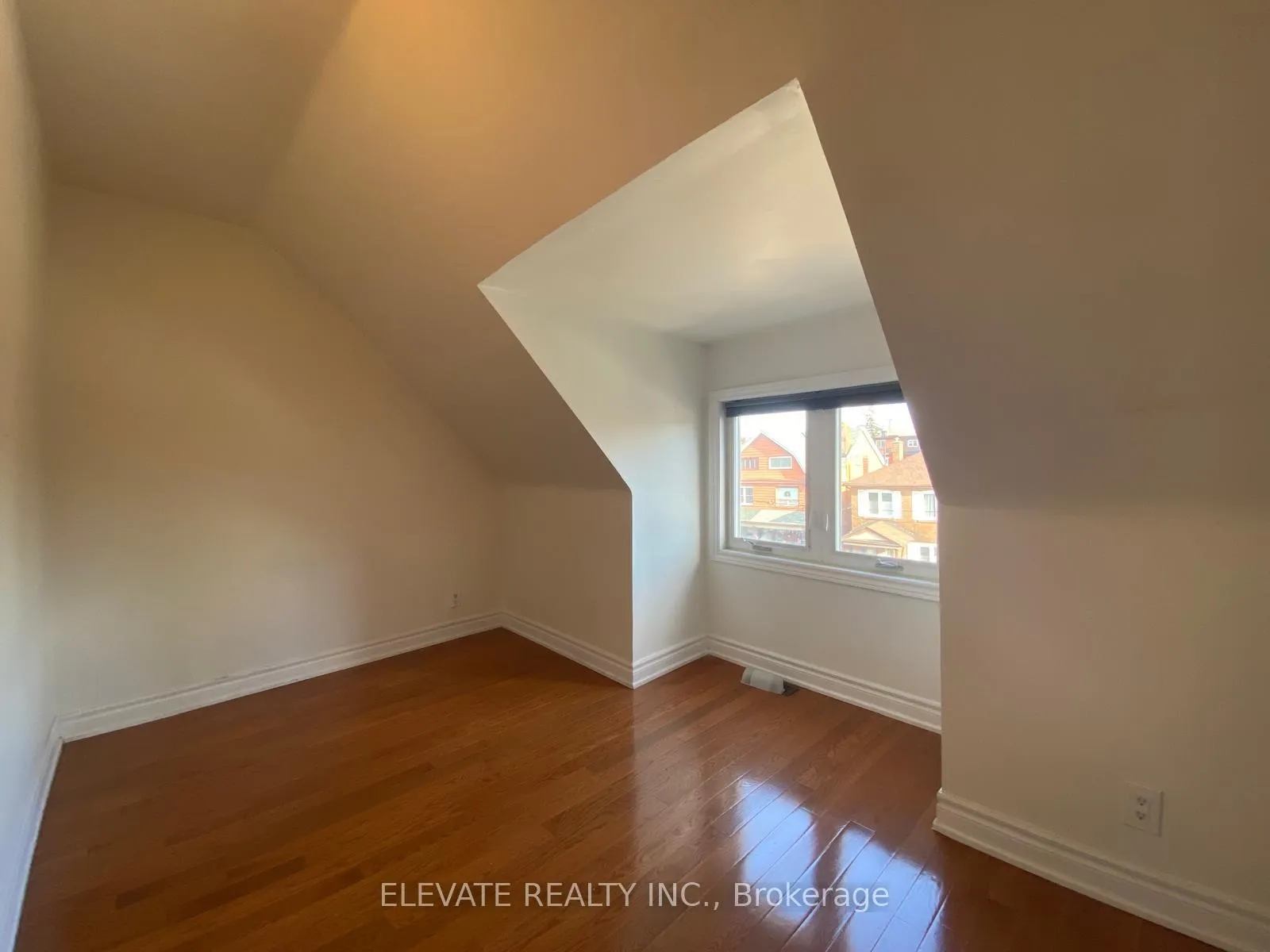 Photo 11 of Unit 2, 446 Crawford Street, Toronto, Palmerston-Little Italy — HOMEH