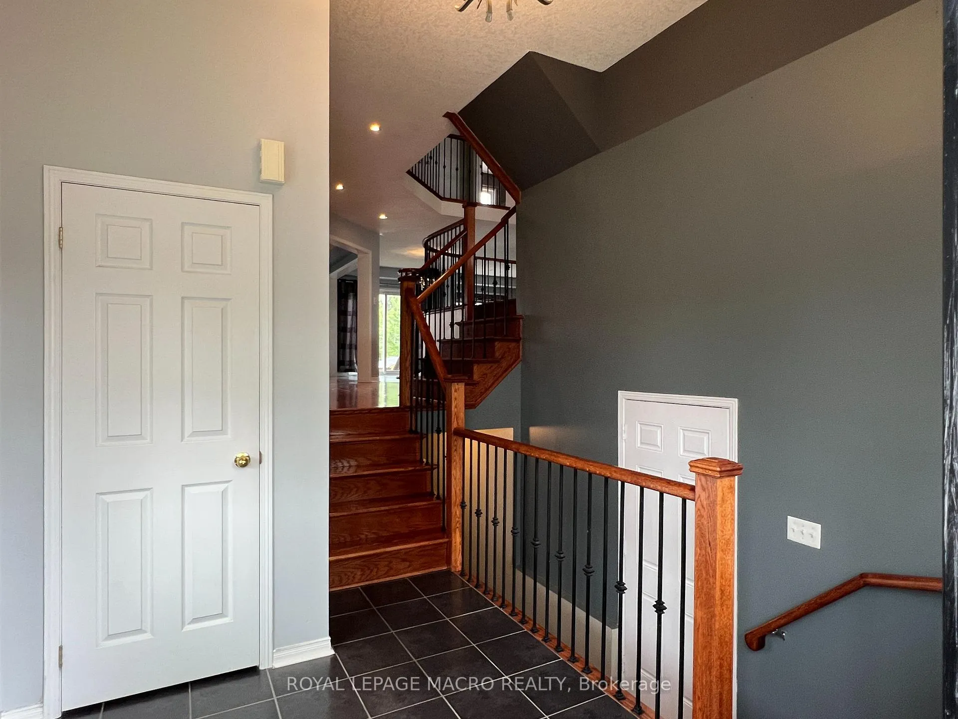 Photo 5 of 69 Bradley Avenue, Hamilton, Binbrook — HOMEH