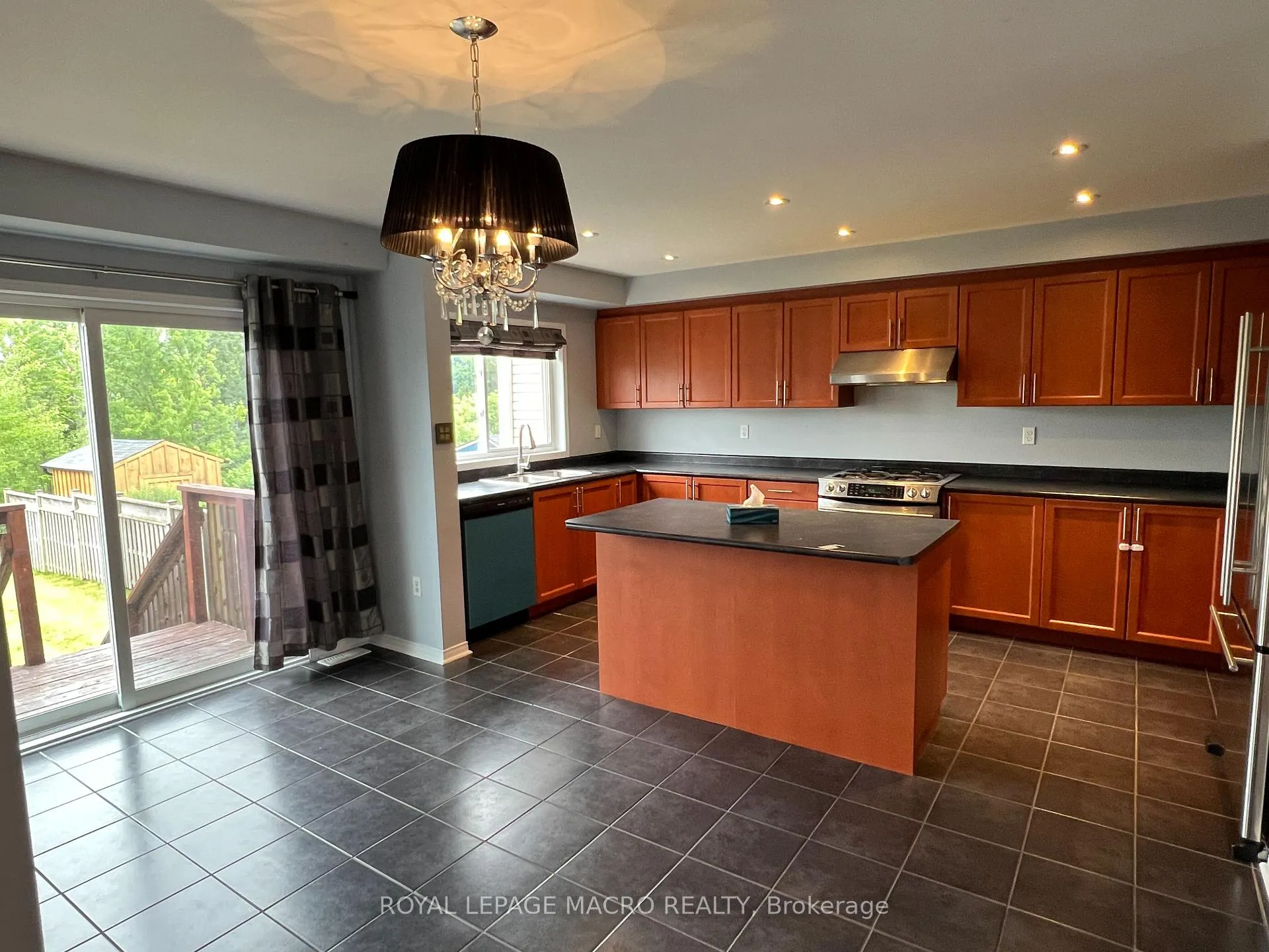 Photo 7 of 69 Bradley Avenue, Hamilton, Binbrook — HOMEH