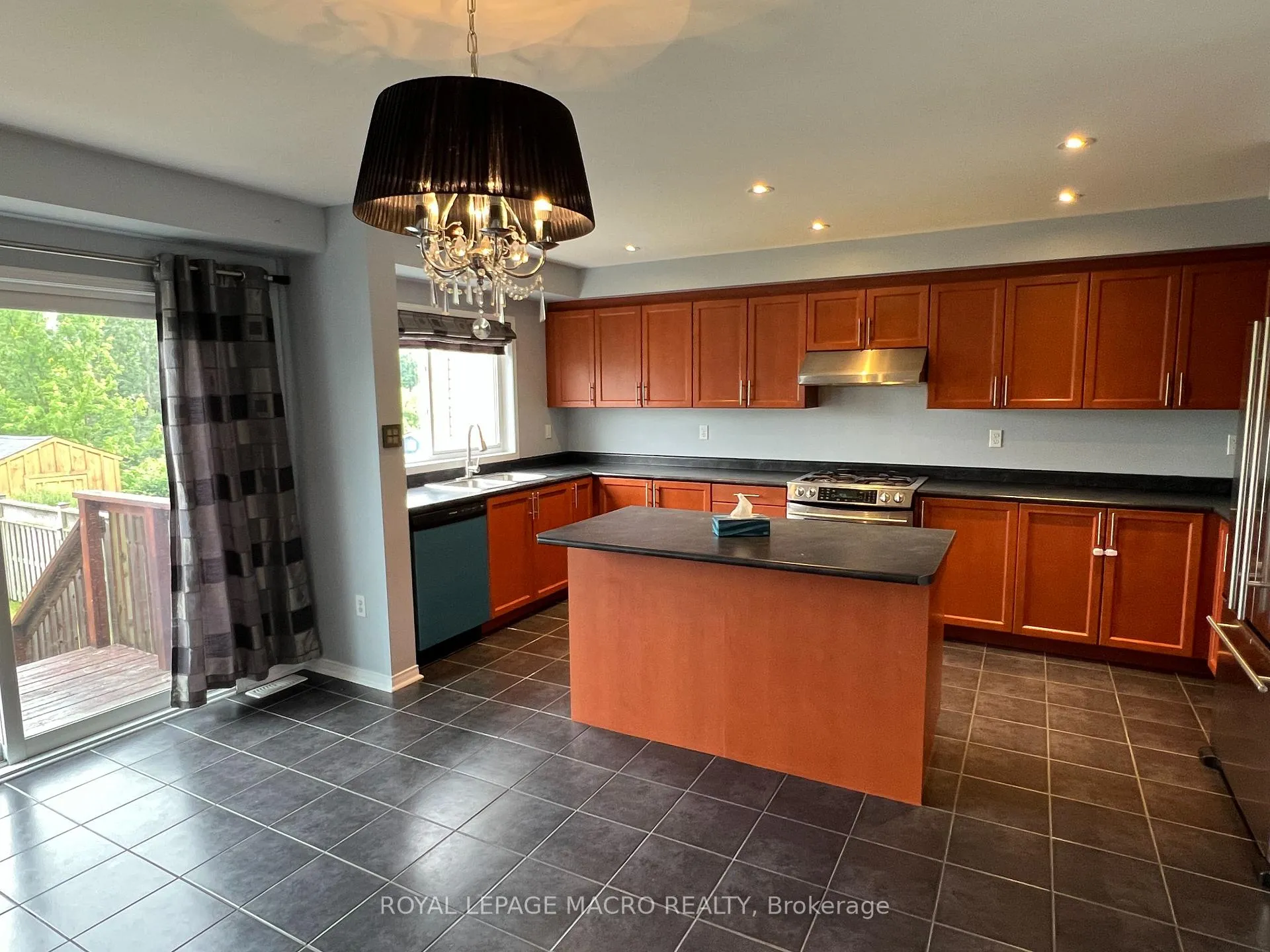 Photo 8 of 69 Bradley Avenue, Hamilton, Binbrook — HOMEH