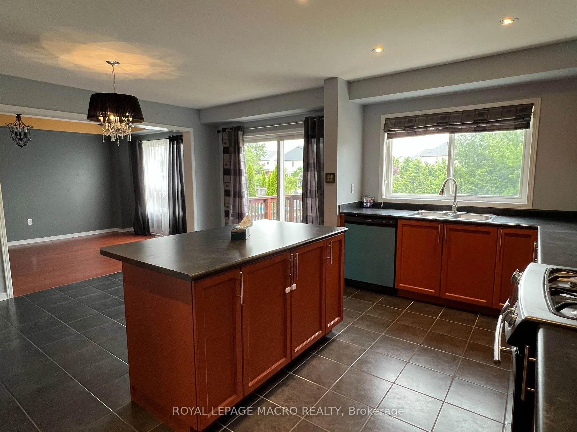 Photo 11 of 69 Bradley Avenue, Hamilton, Binbrook — HOMEH