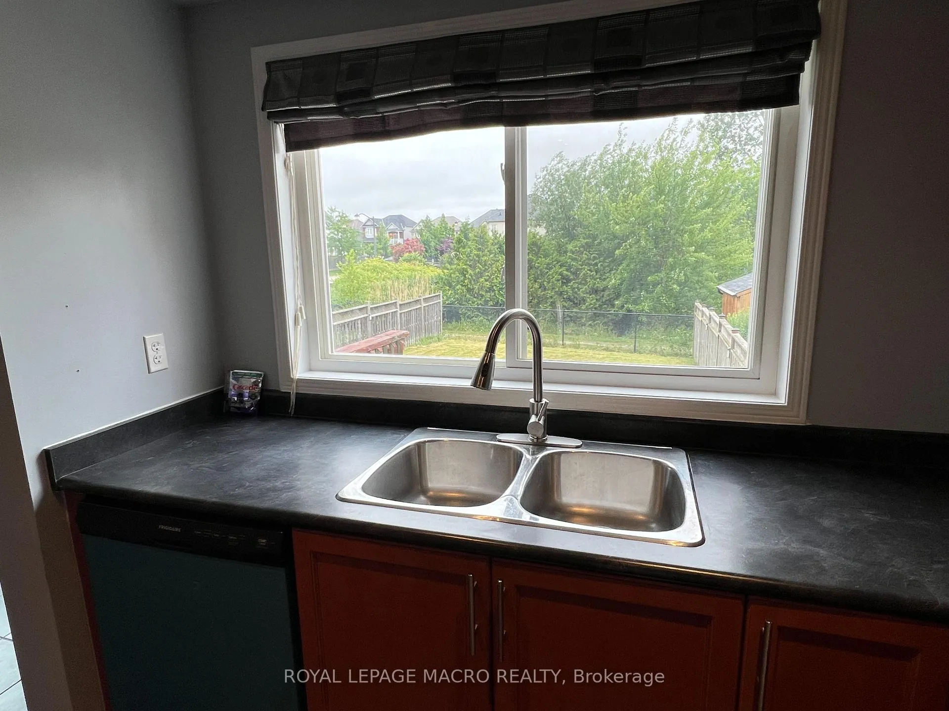 Photo 12 of 69 Bradley Avenue, Hamilton, Binbrook — HOMEH