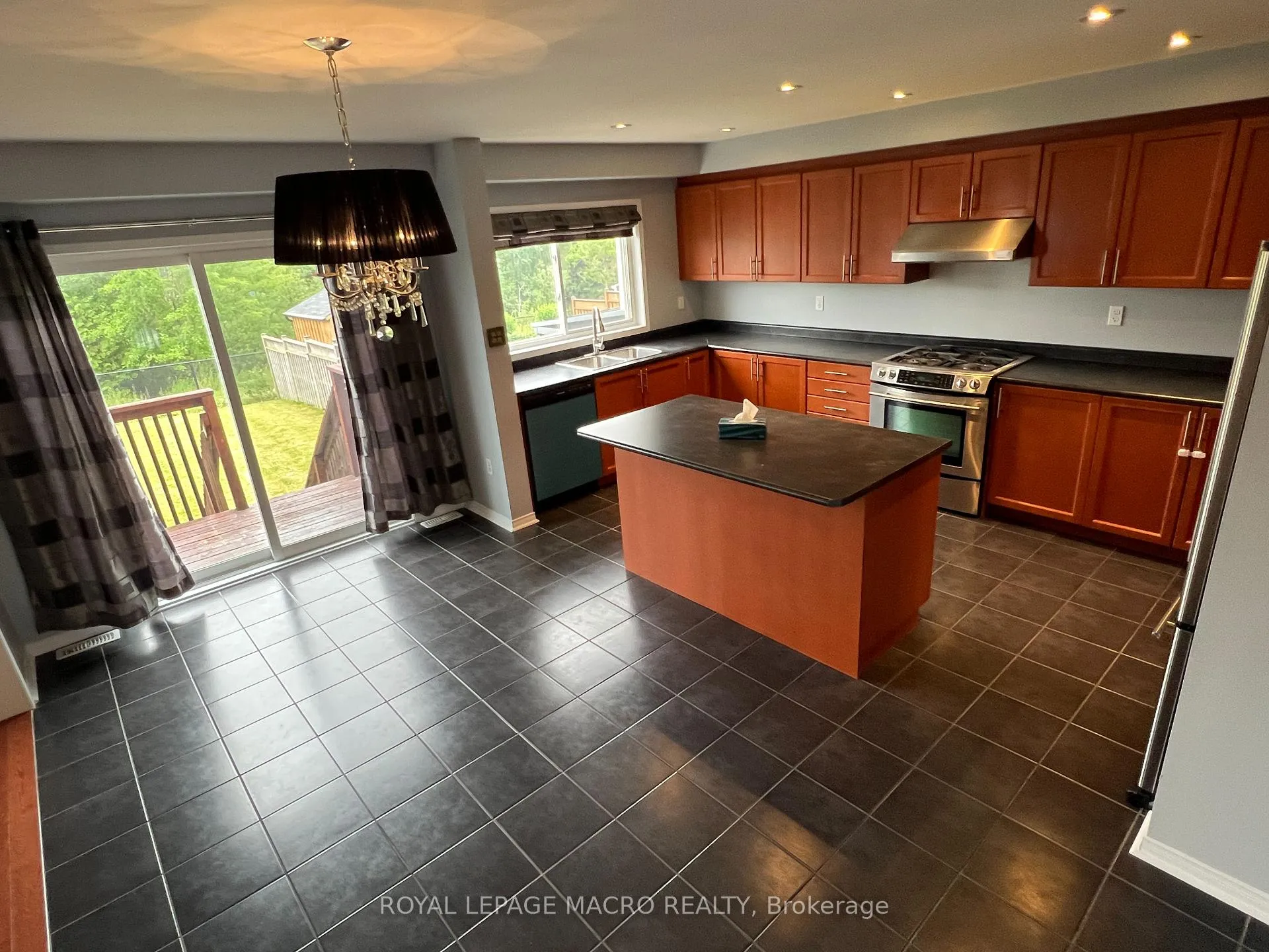 Photo 35 of 69 Bradley Avenue, Hamilton, Binbrook — HOMEH
