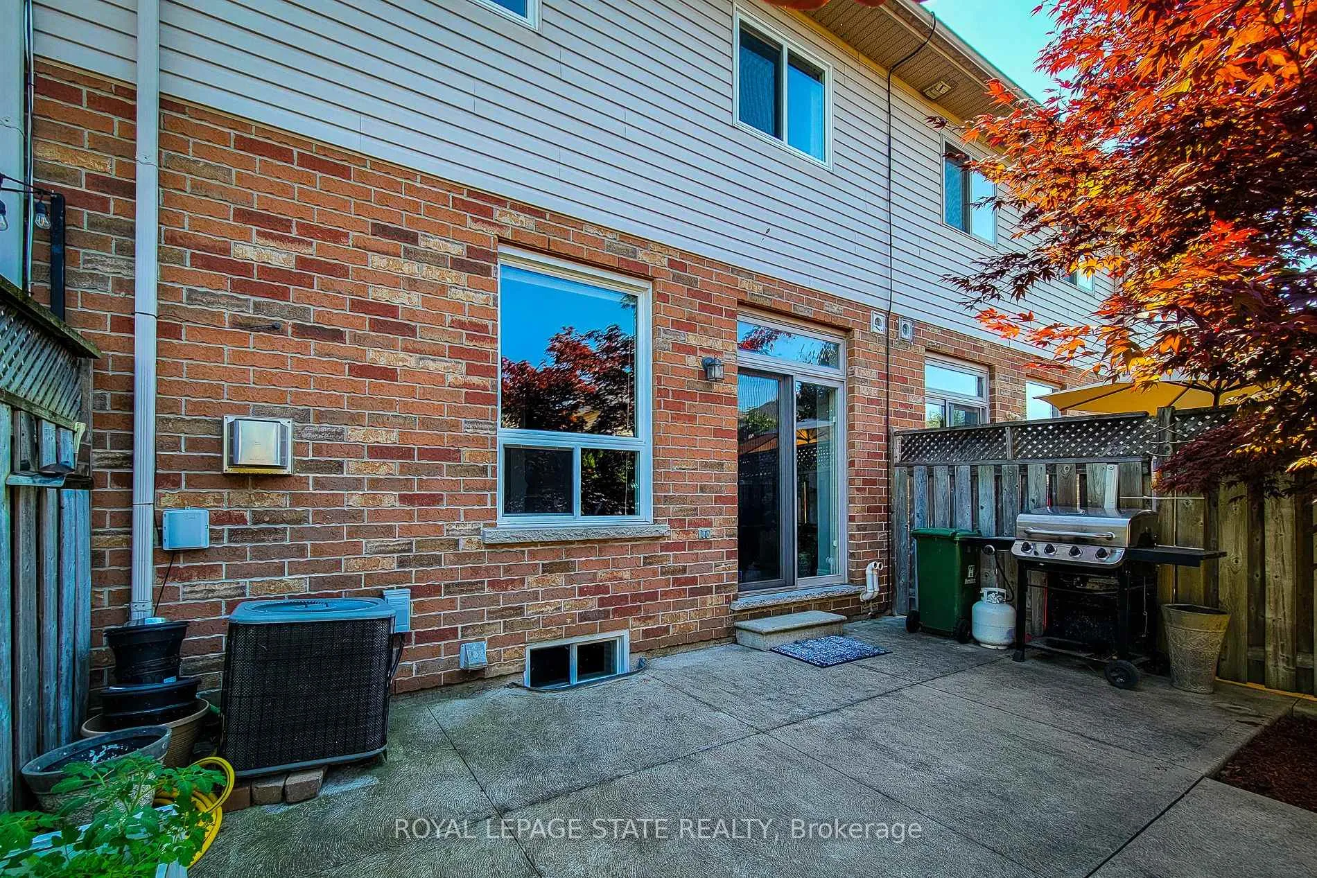 Photo 3 of 110 Marina Point Crescent, Hamilton, Winona Park — HOMEH