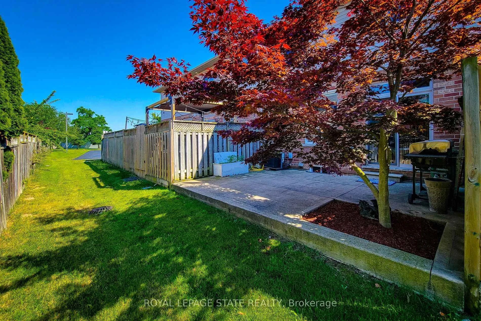 Photo 4 of 110 Marina Point Crescent, Hamilton, Winona Park — HOMEH