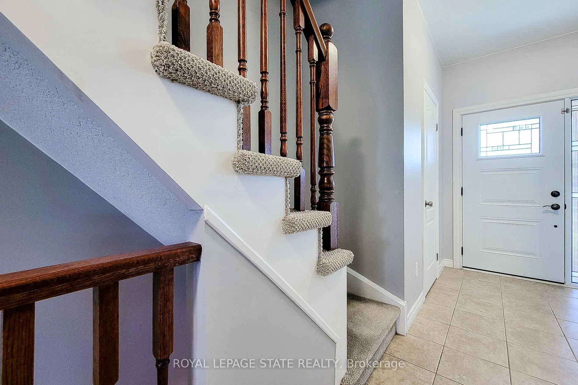 Photo 9 of 110 Marina Point Crescent, Hamilton, Winona Park — HOMEH