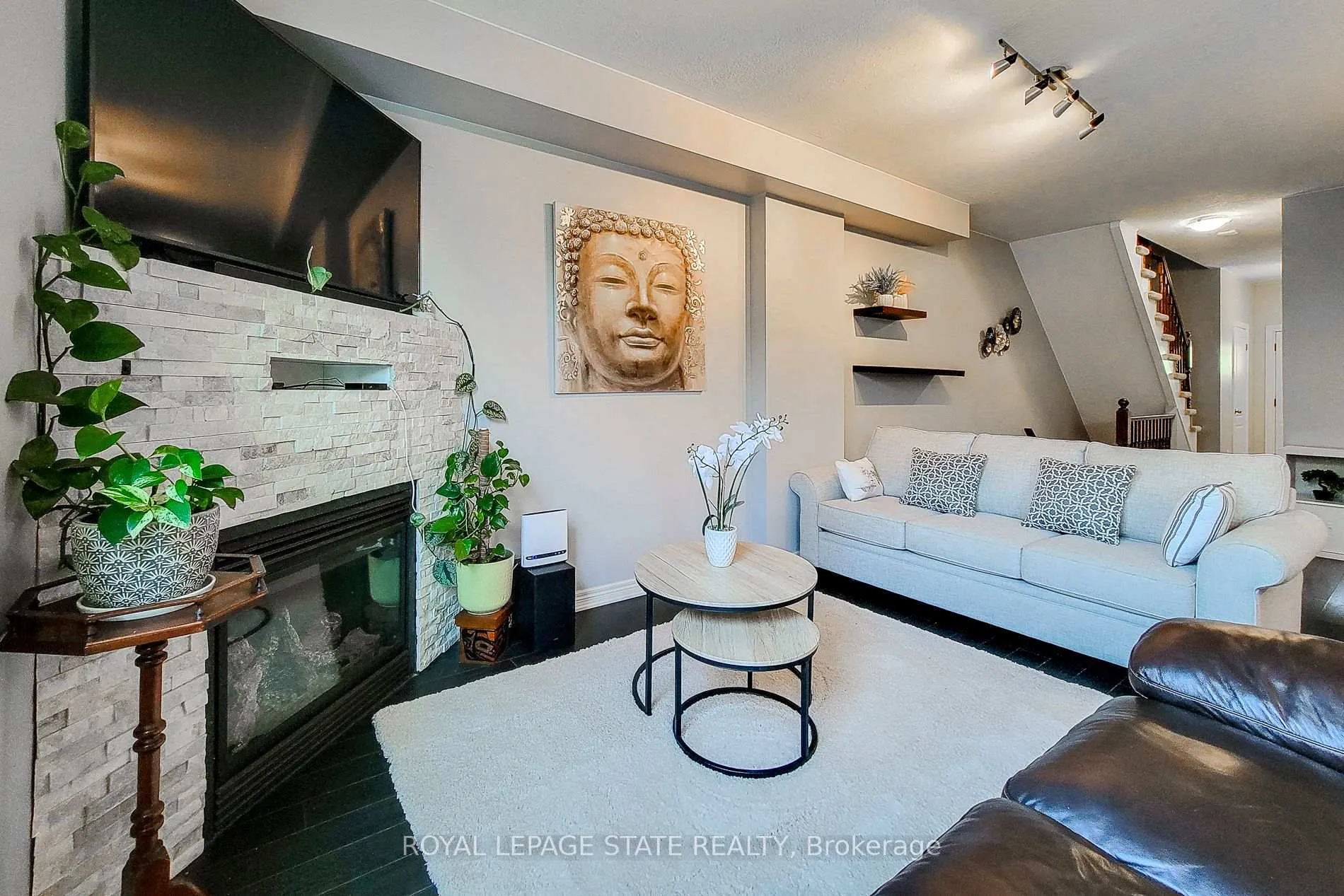 Photo 10 of 110 Marina Point Crescent, Hamilton, Winona Park — HOMEH