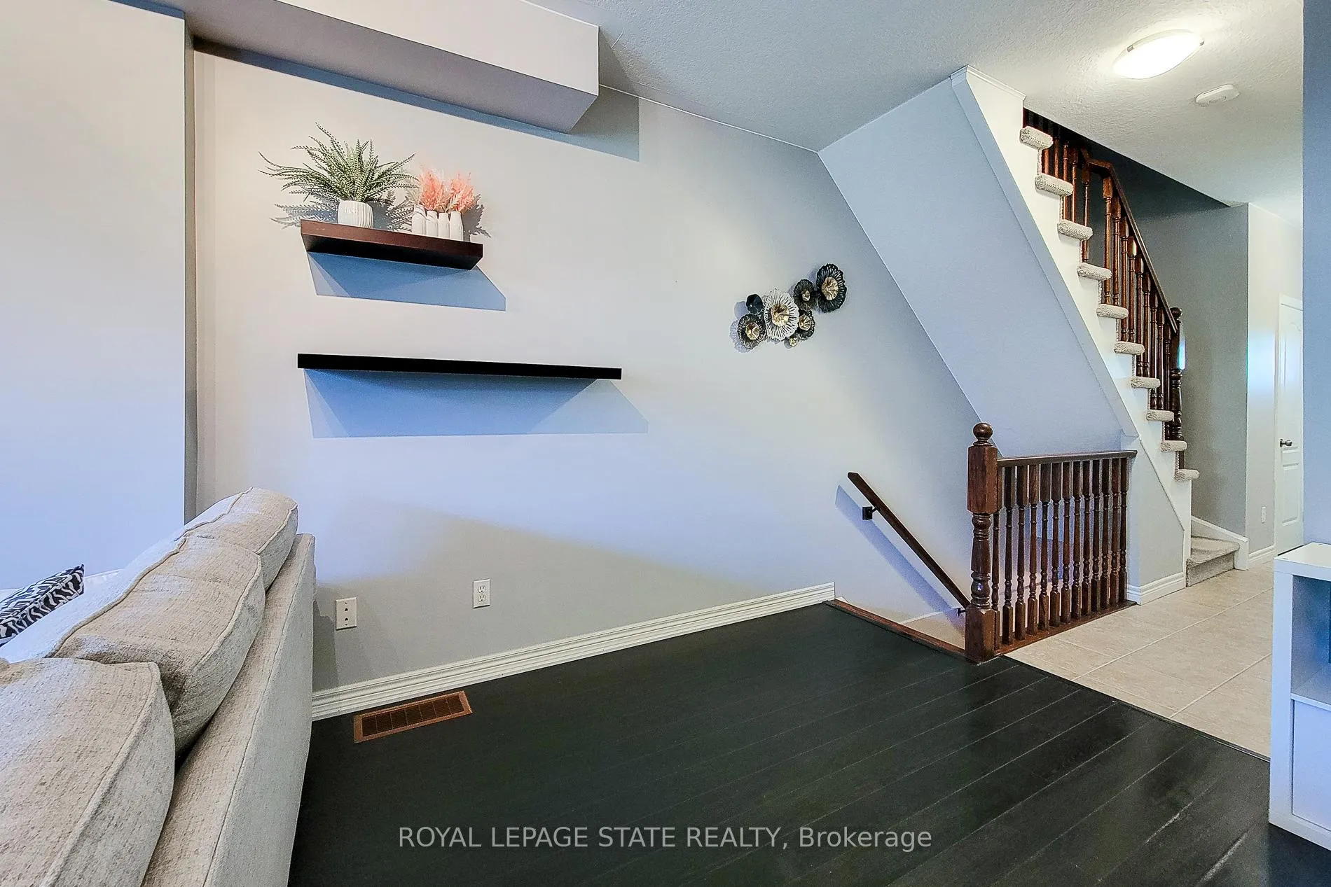 Photo 14 of 110 Marina Point Crescent, Hamilton, Winona Park — HOMEH