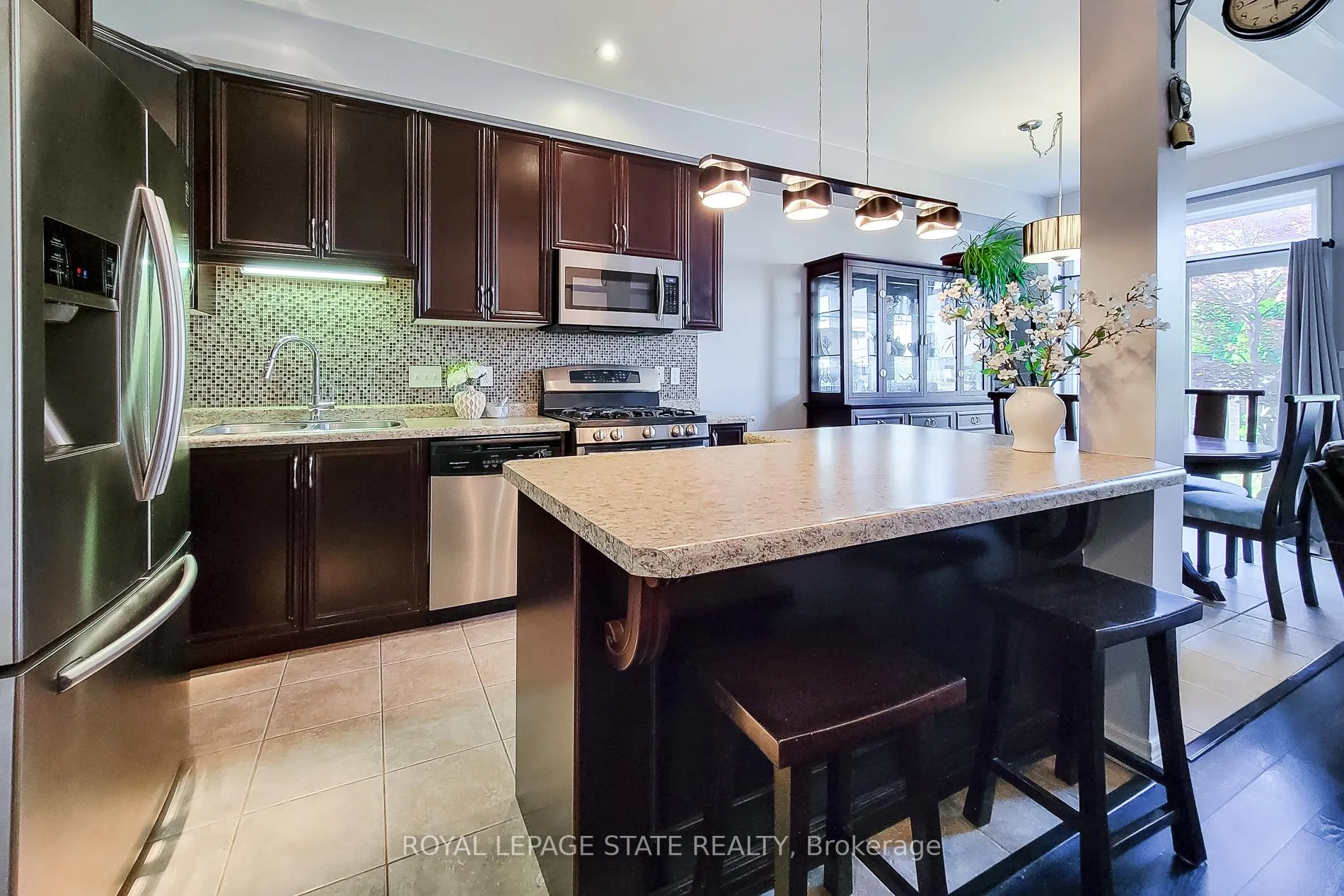 Photo 15 of 110 Marina Point Crescent, Hamilton, Winona Park — HOMEH
