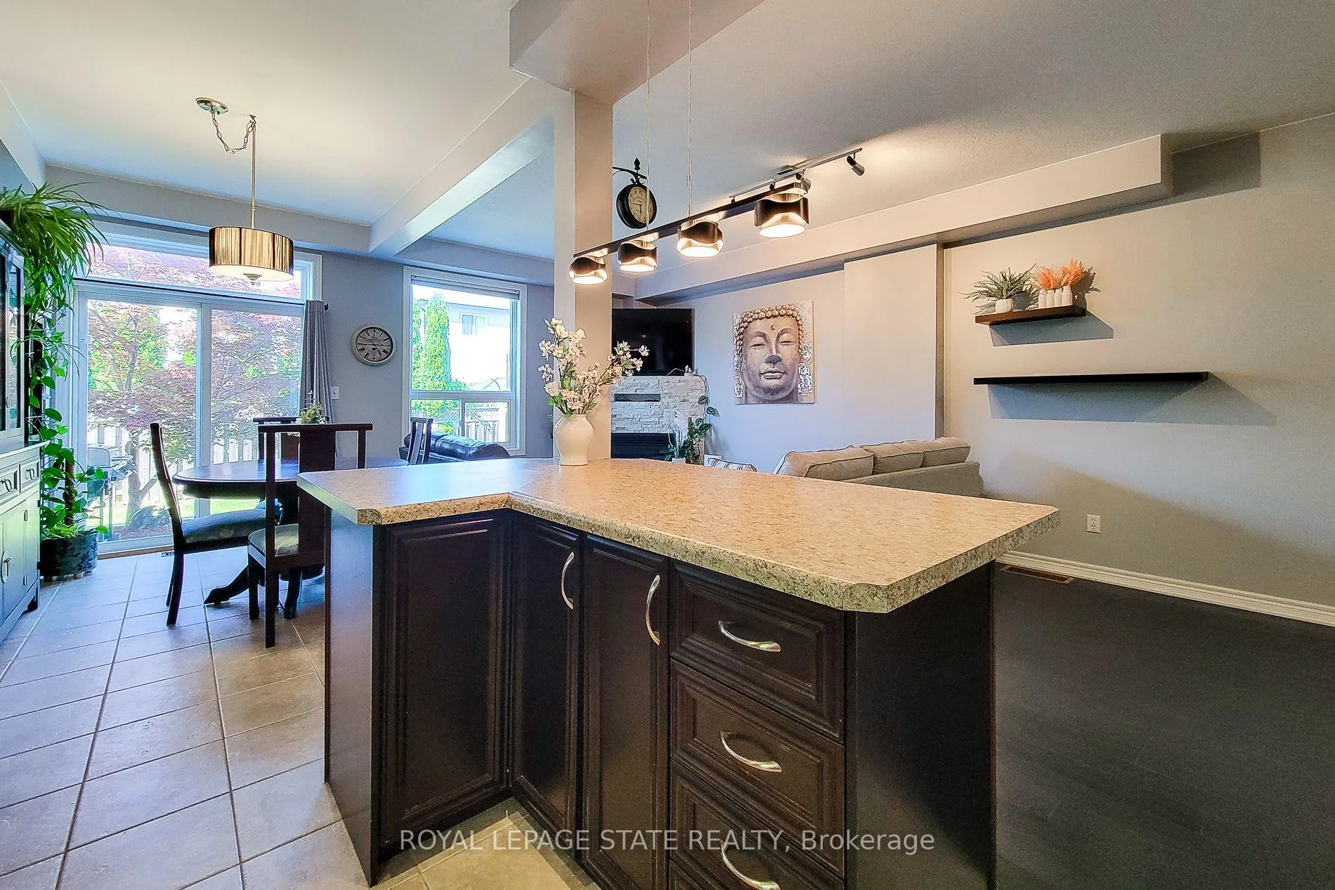 Photo 17 of 110 Marina Point Crescent, Hamilton, Winona Park — HOMEH