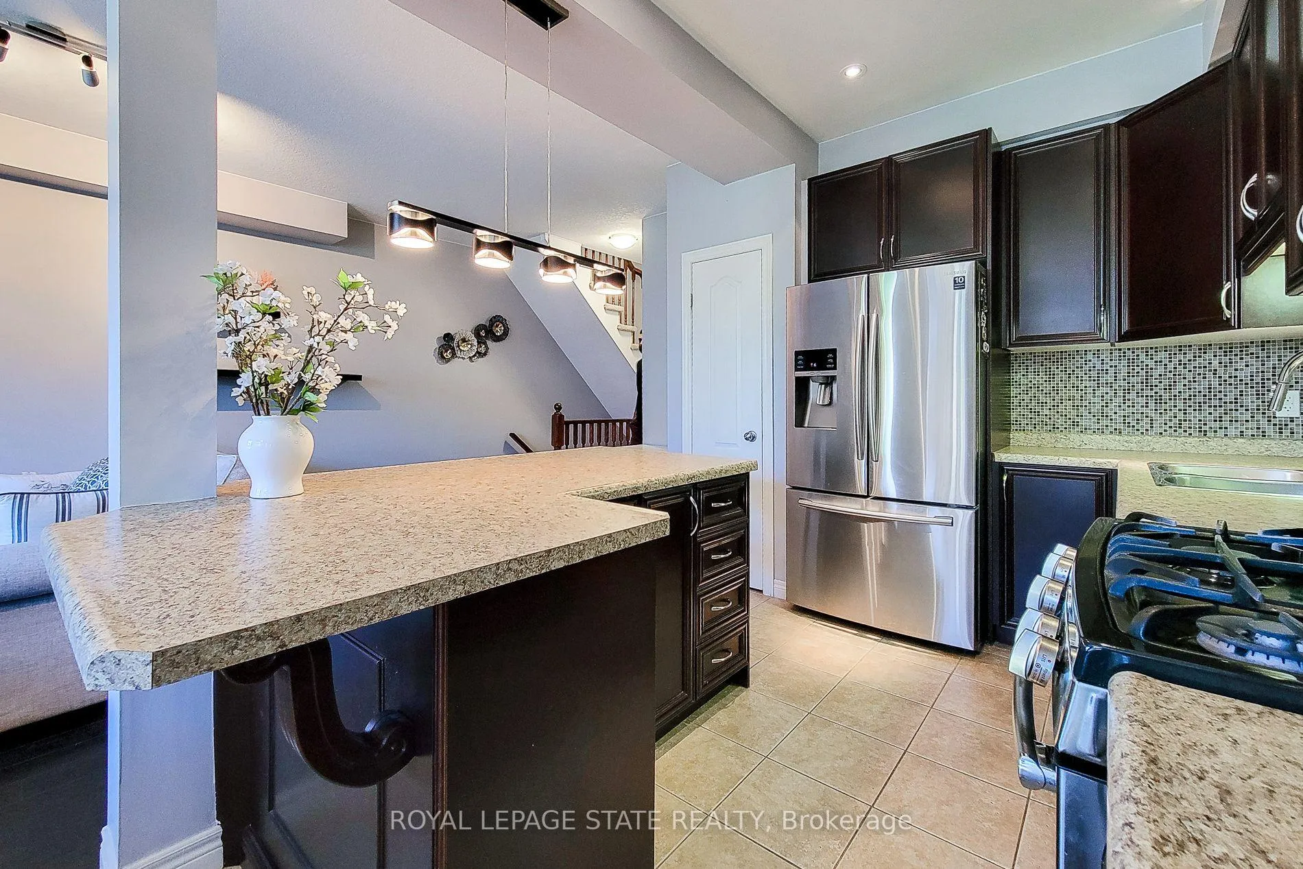 Photo 18 of 110 Marina Point Crescent, Hamilton, Winona Park — HOMEH