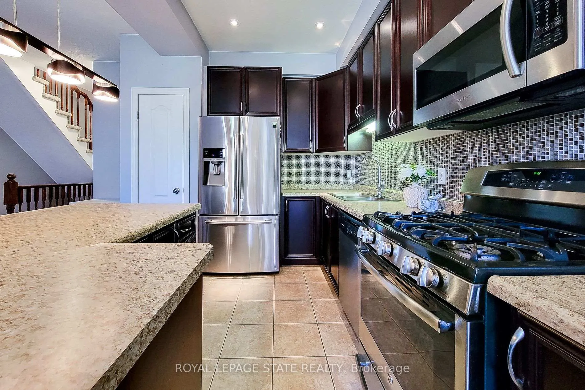Photo 19 of 110 Marina Point Crescent, Hamilton, Winona Park — HOMEH